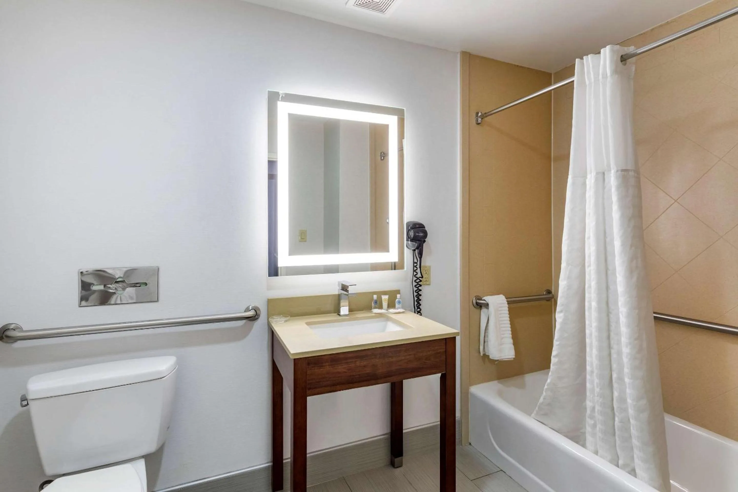 Queen Suite - Accessible/Non-Smoking in Comfort Suites Olive Branch - Memphis South