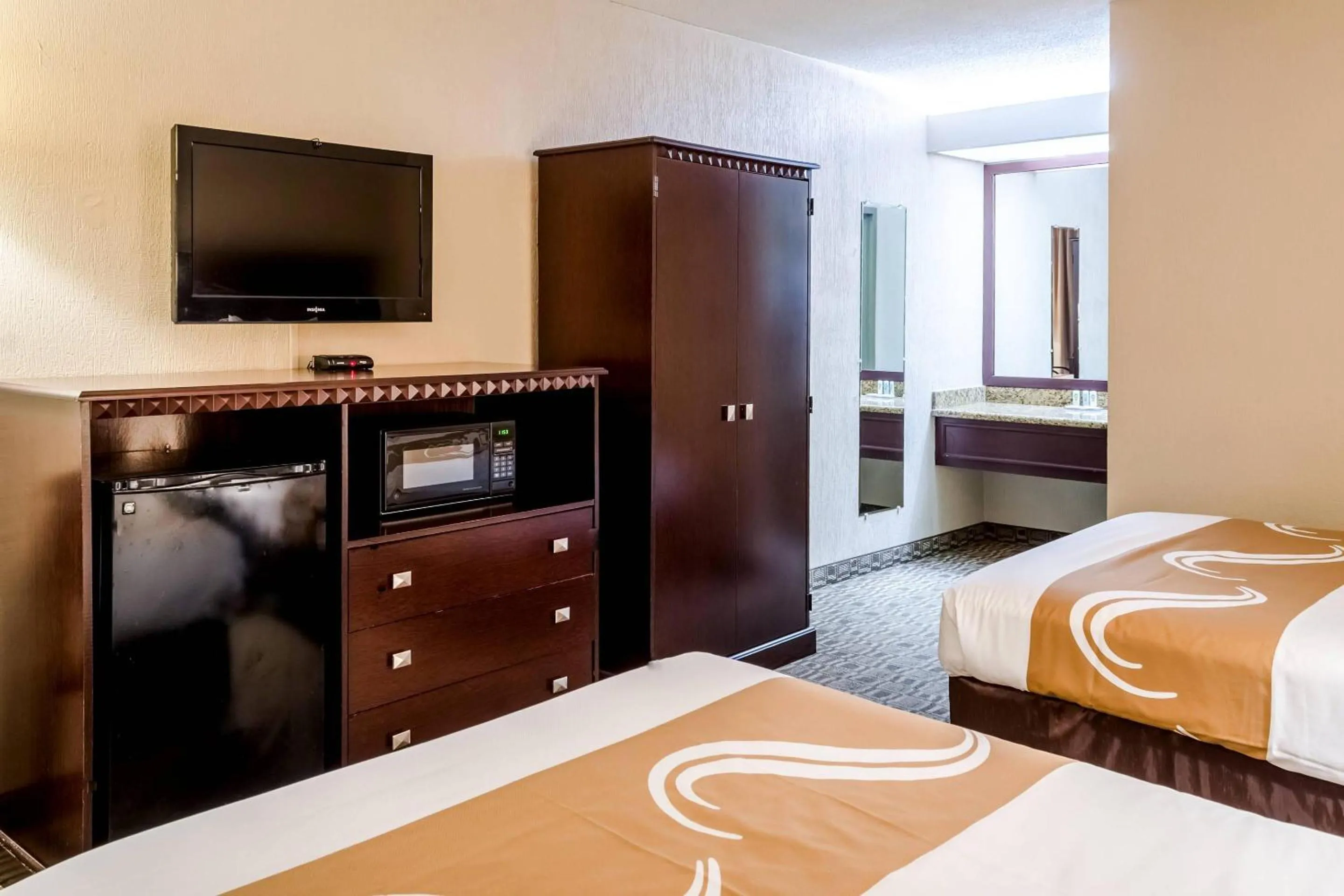Bedroom, Bed in Quality Inn Moss Point - Pascagoula