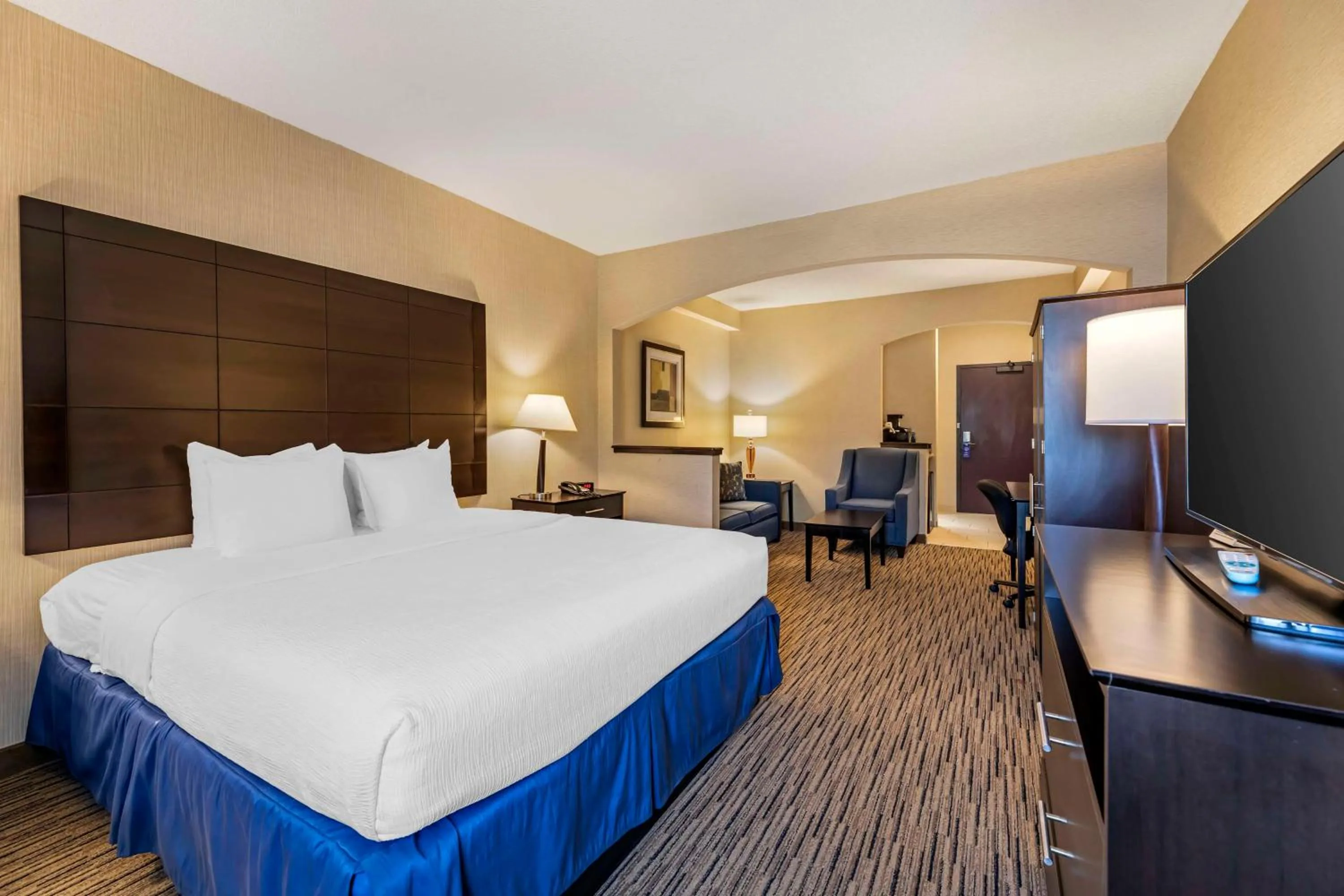 King Suite with Kitchenette - Non-Smoking in Best Western New Albany