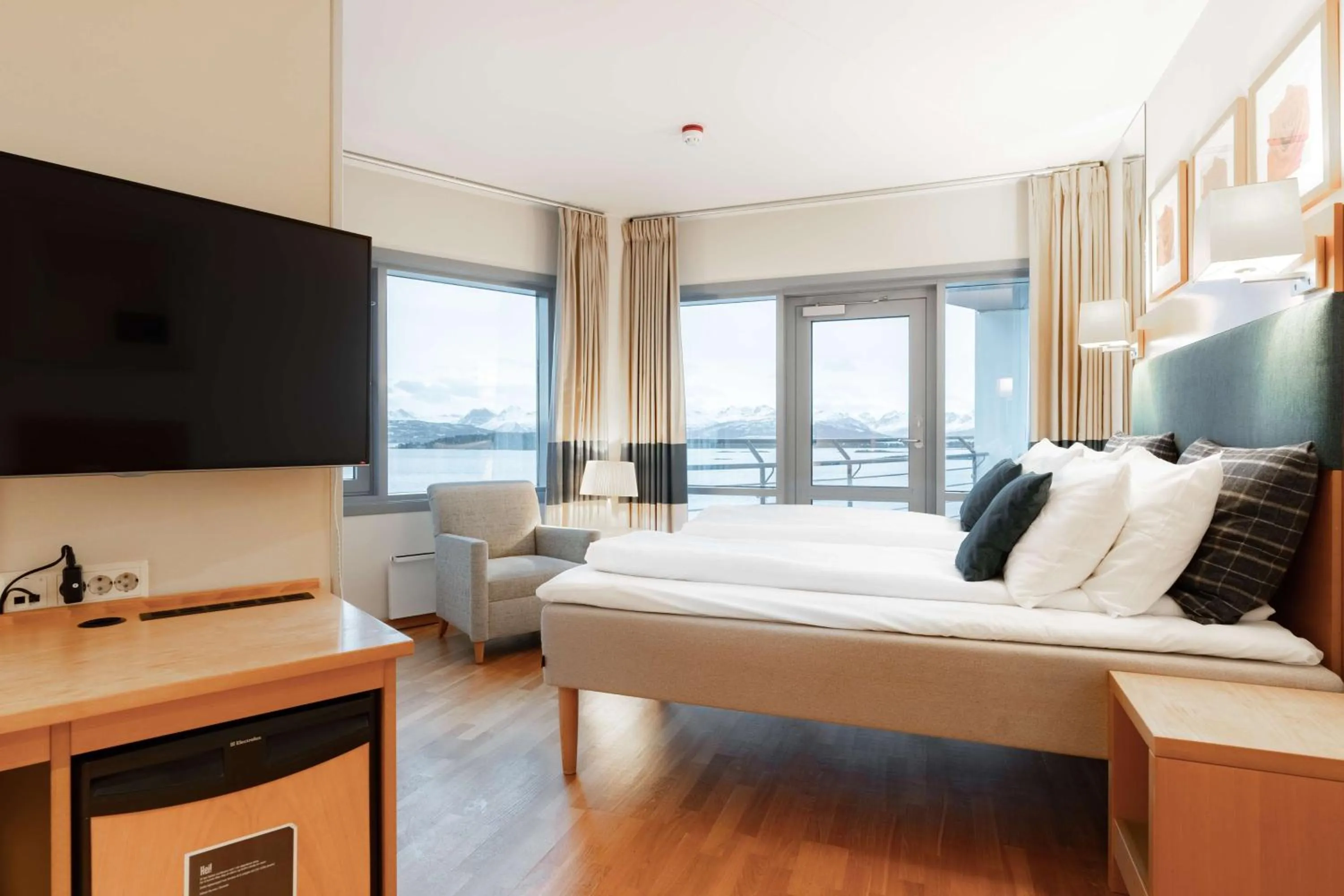 Superior King Room with Balcony in Scandic Seilet Hotel