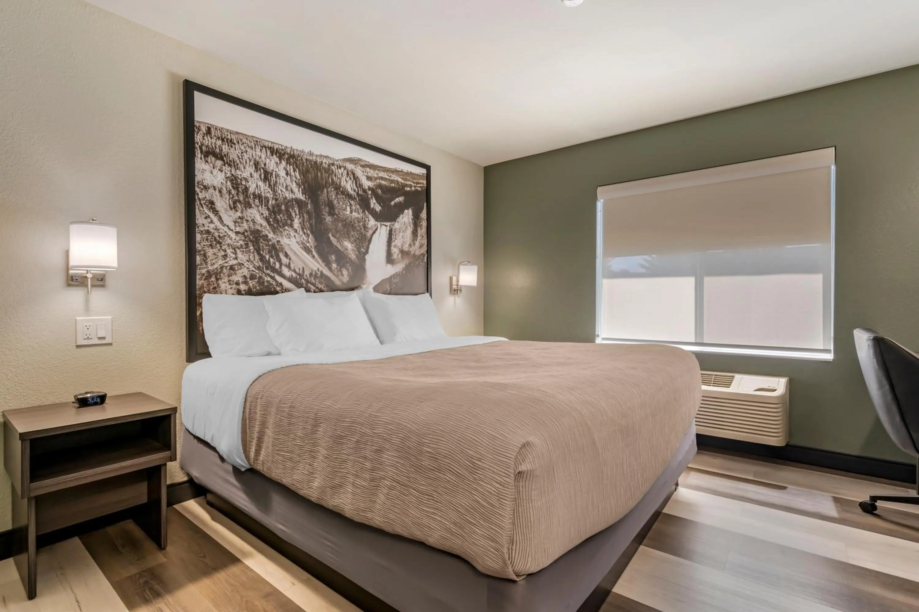 King Room - Non Smoking/Ground floor/Interior Hall in Quality Inn Red Lodge Gateway To Yellowstone