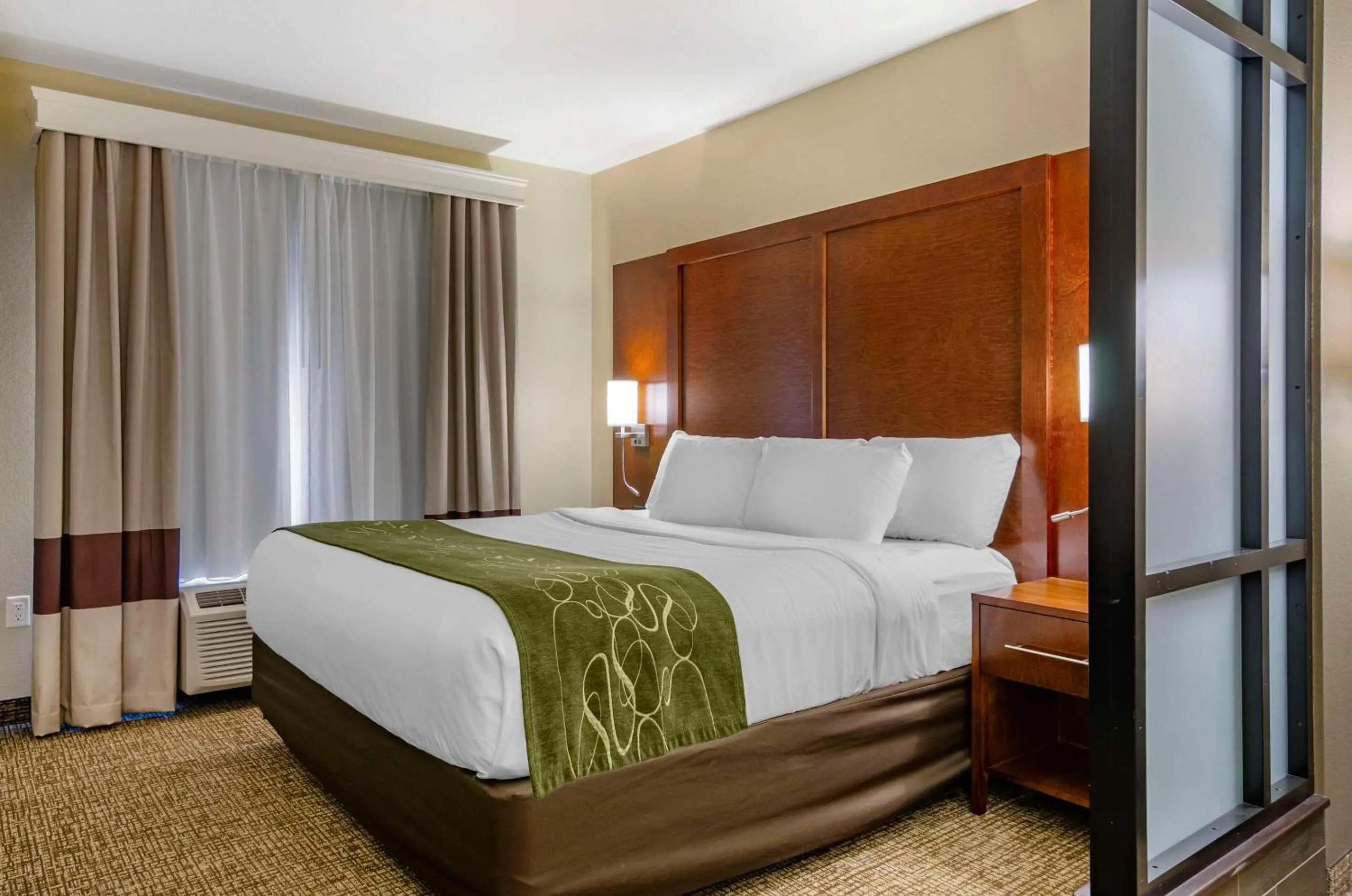 Suite with King Bed in Comfort Suites Helena Airport