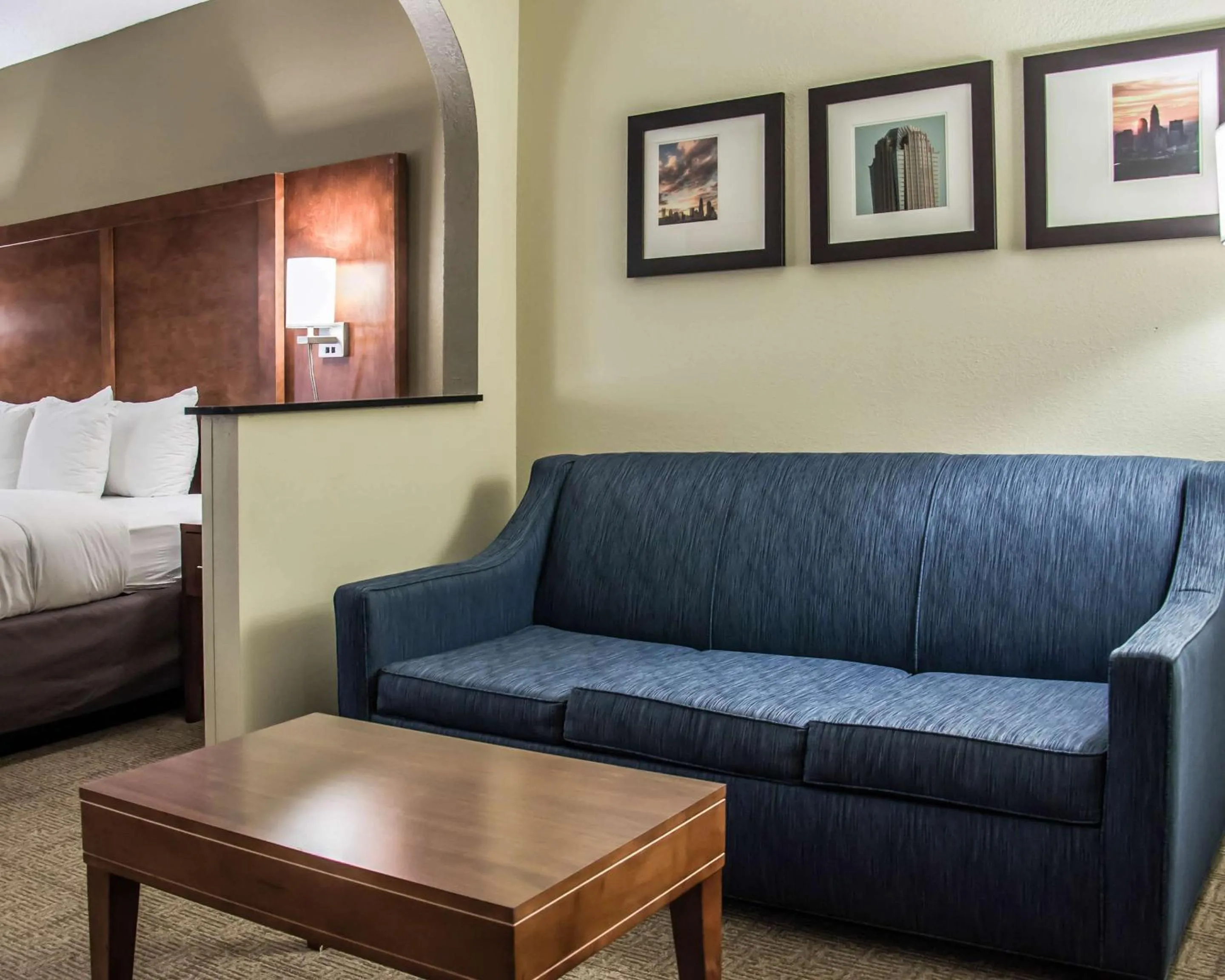 King Suite - Non-Smoking in Comfort Suites University - Research Park