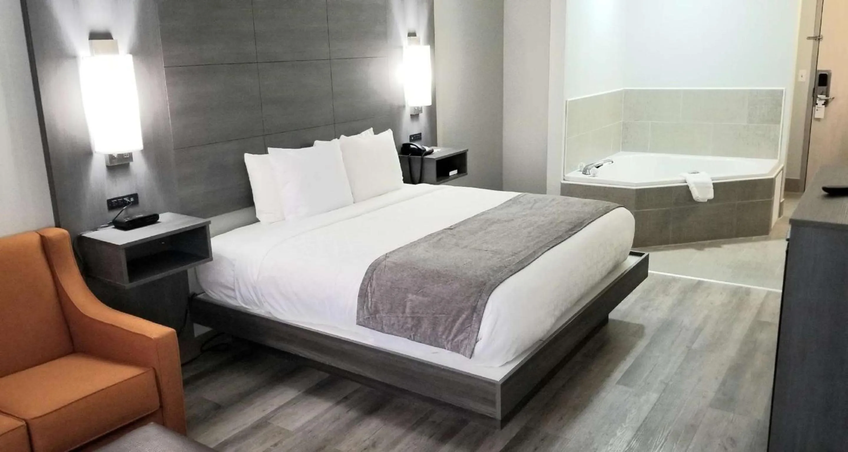 King Room with Whirlpool in Best Western Shallotte / Ocean Isle Beach Hotel