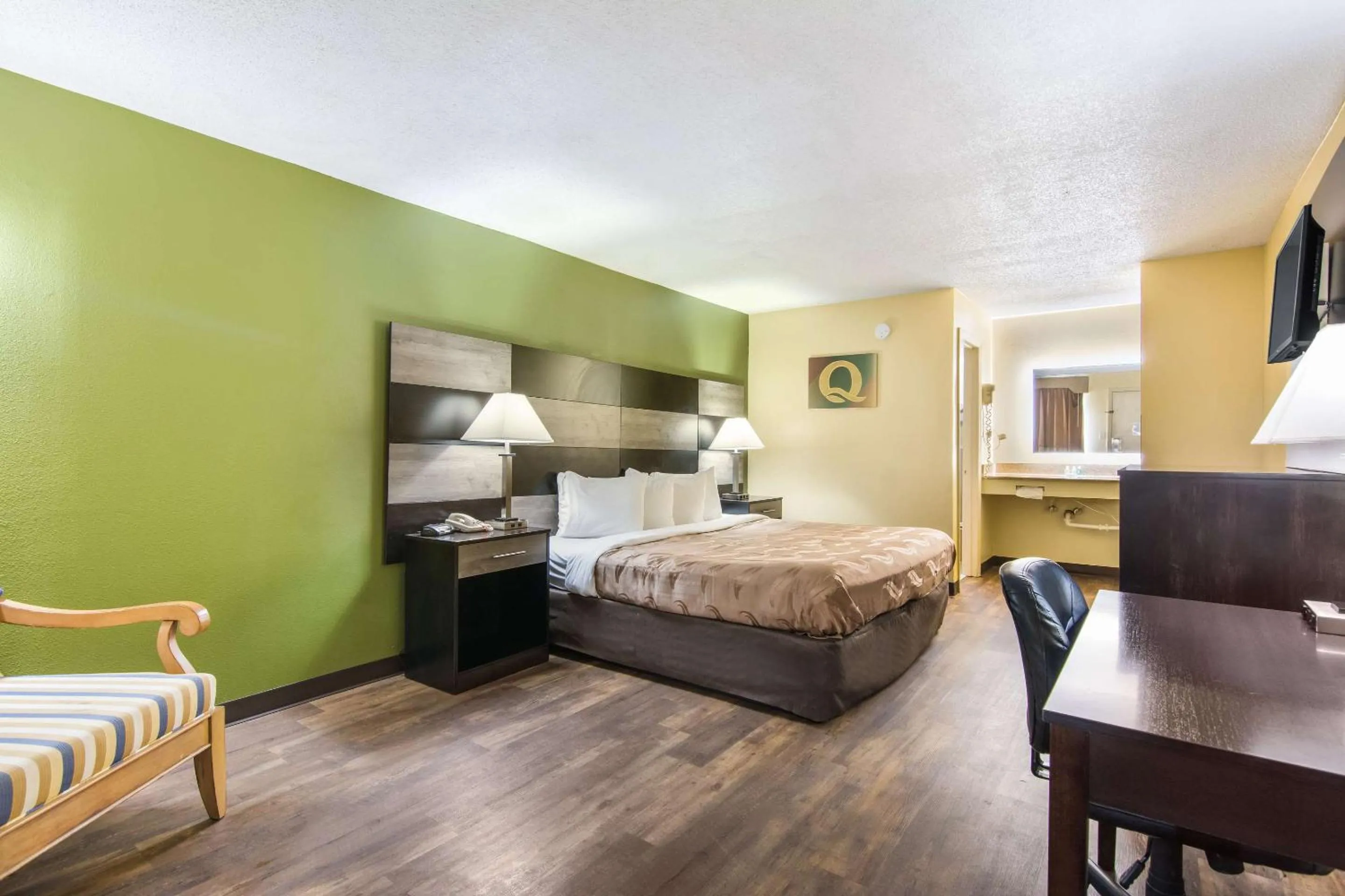 Standard King Room - Non-Smoking  in Quality Inn Kings Mountain