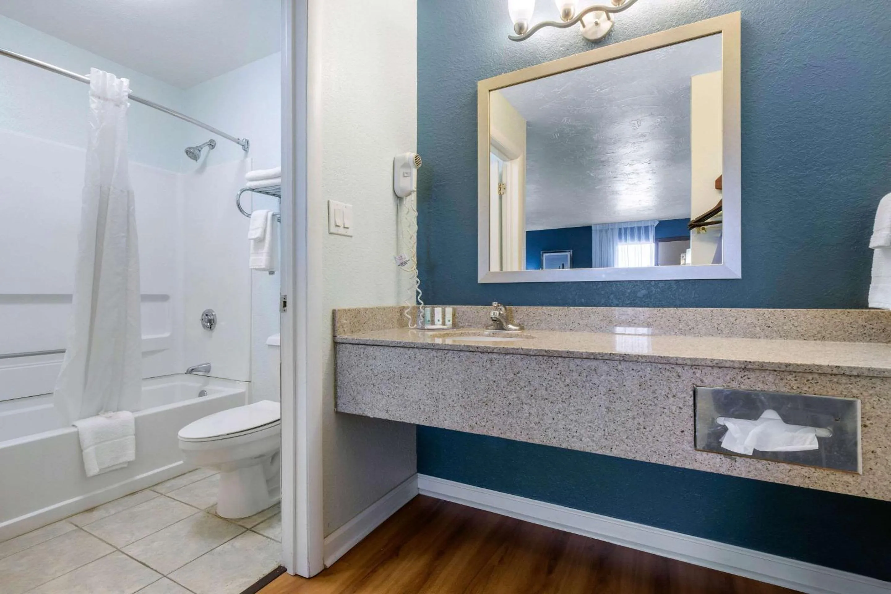 Double Room with Two Double Beds - Non-Smoking/Ground Floor in Quality Inn Carolina Oceanfront