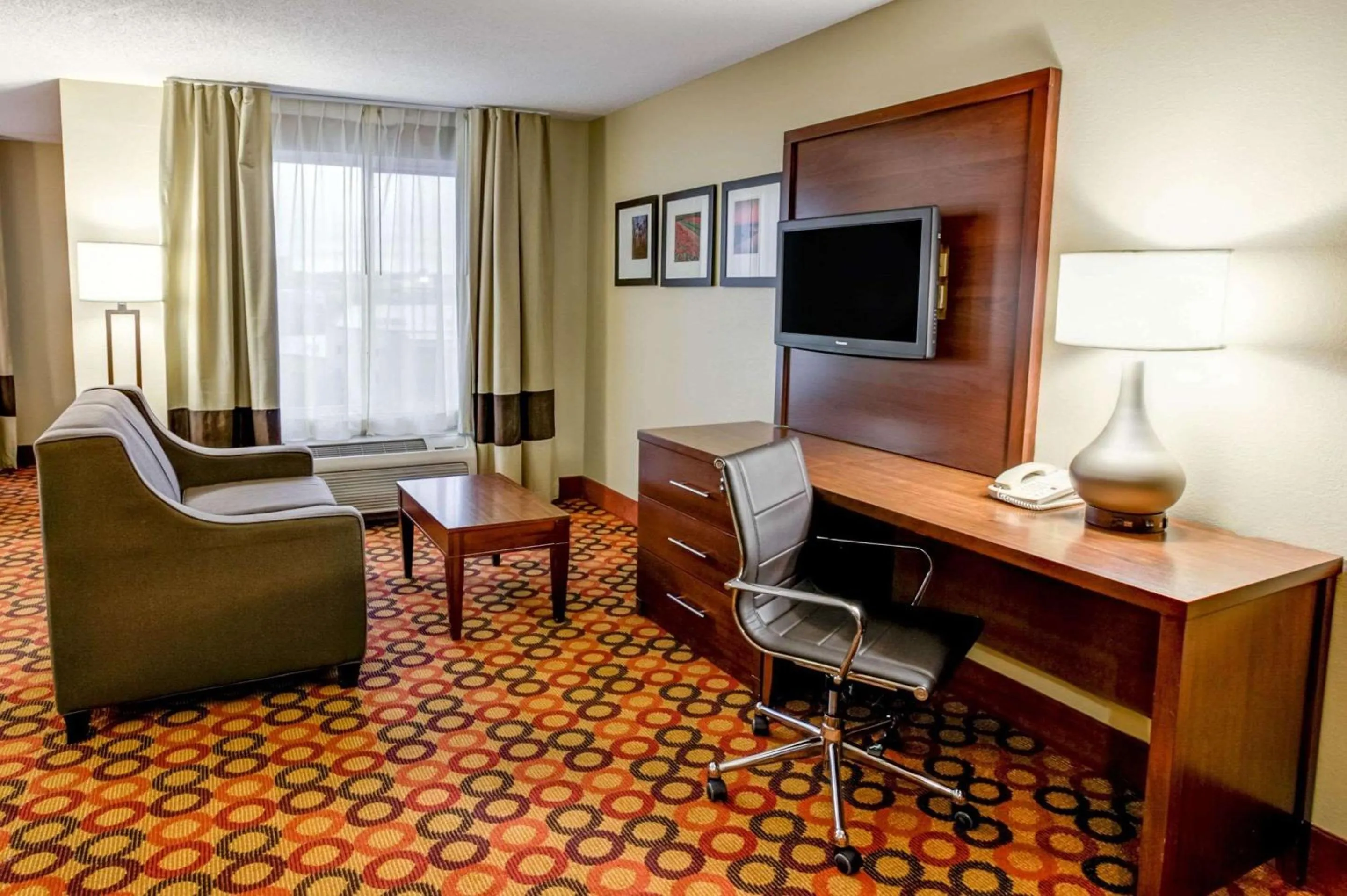 One-Bedroom Queen Suite - Communication/Mobility Accessible in Concord Suites by IHG