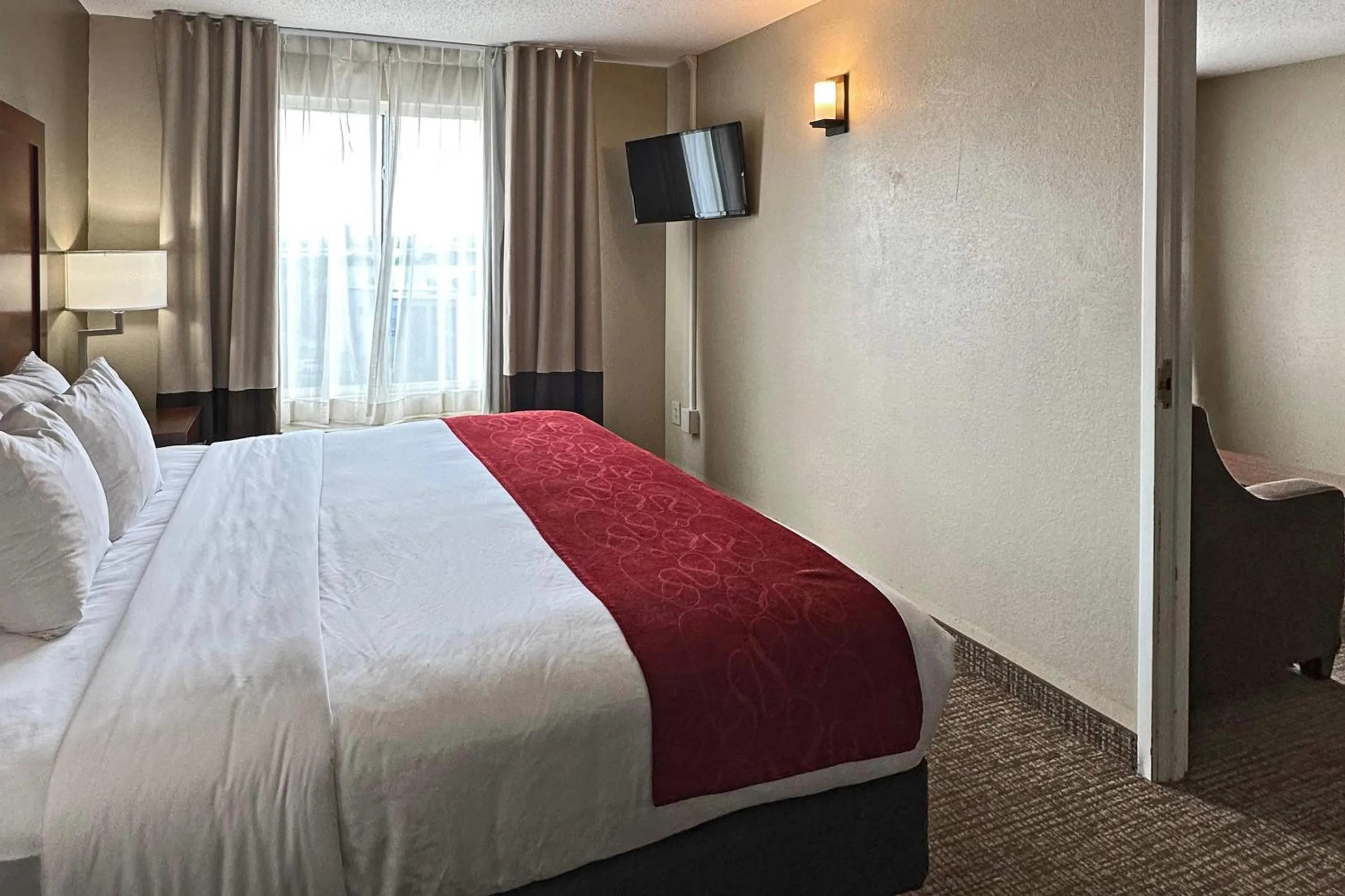 One-Bedroom Suite - Communications and Mobility Accessible in Concord Suites by IHG