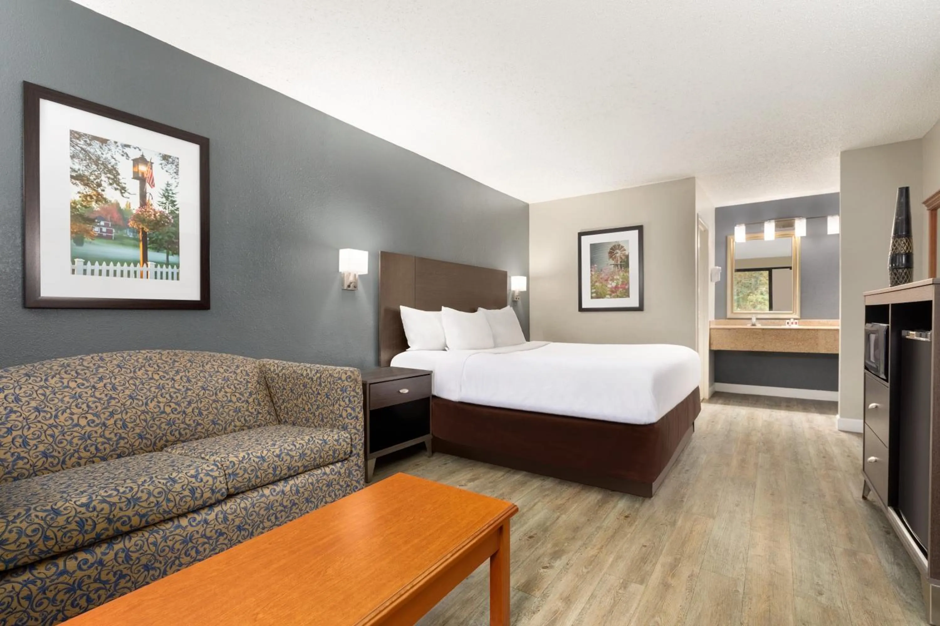 King Studio Suite - Non-Smoking in Baymont by Wyndham Wilmington