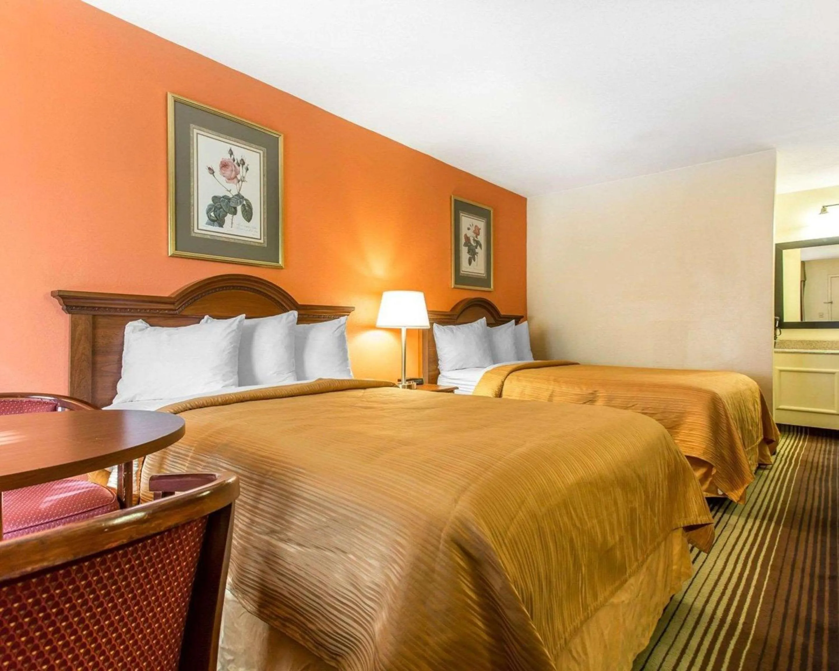 Double Room with Two Double Beds - Non-Smoking in Quality Inn University