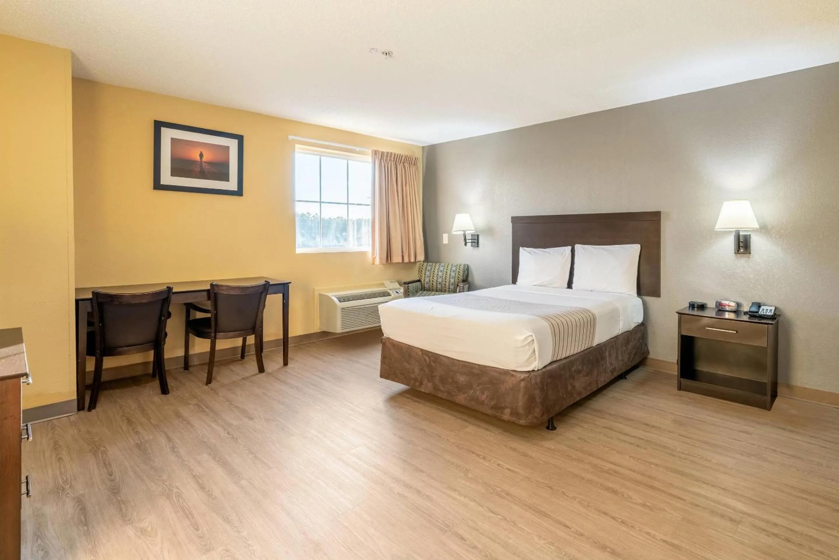 Efficiency Double Room - Accessible/Non-Smoking in Suburban Studios Near Camp Lejeune