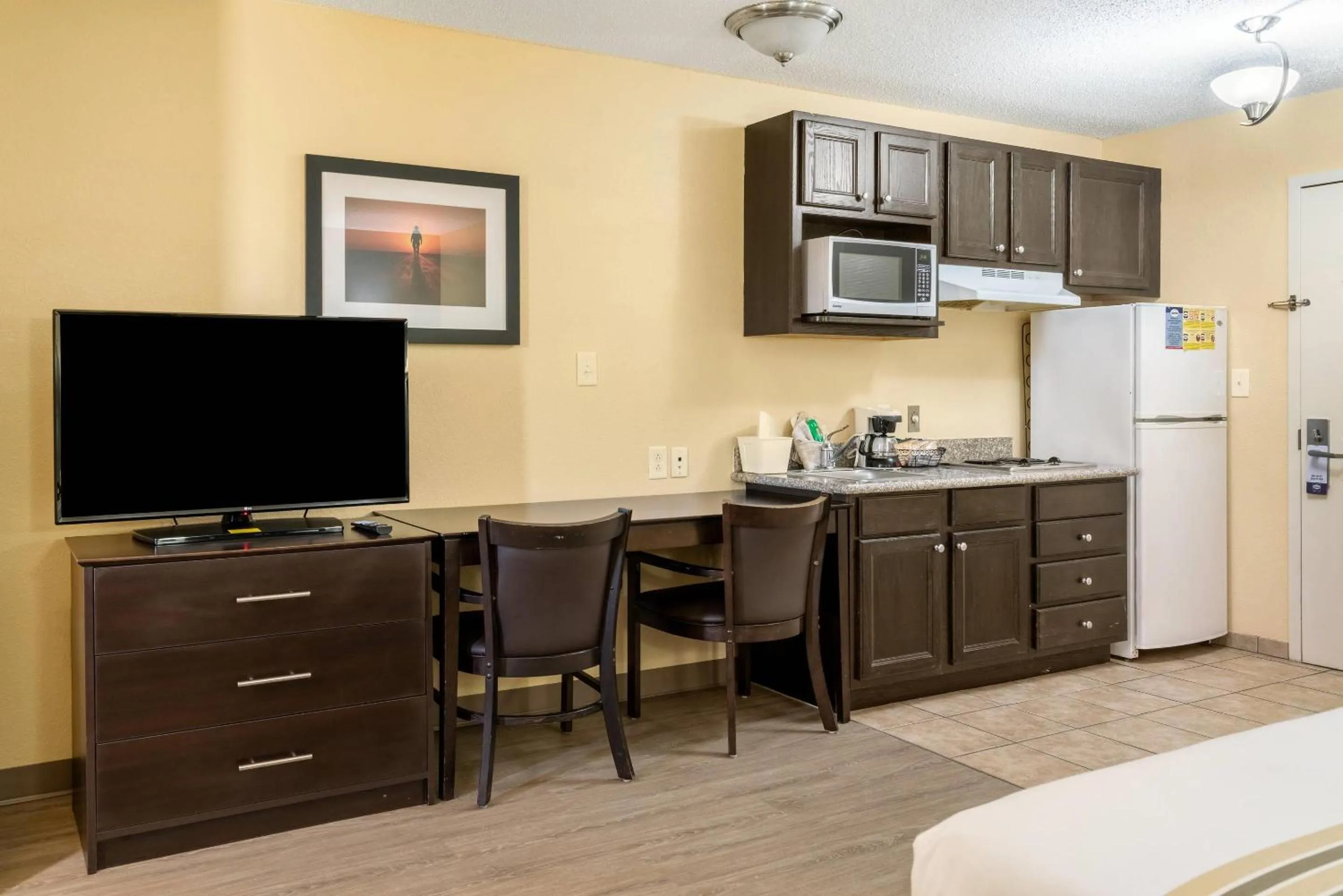 Queen Suite - Non-Smoking in Suburban Studios Near Camp Lejeune