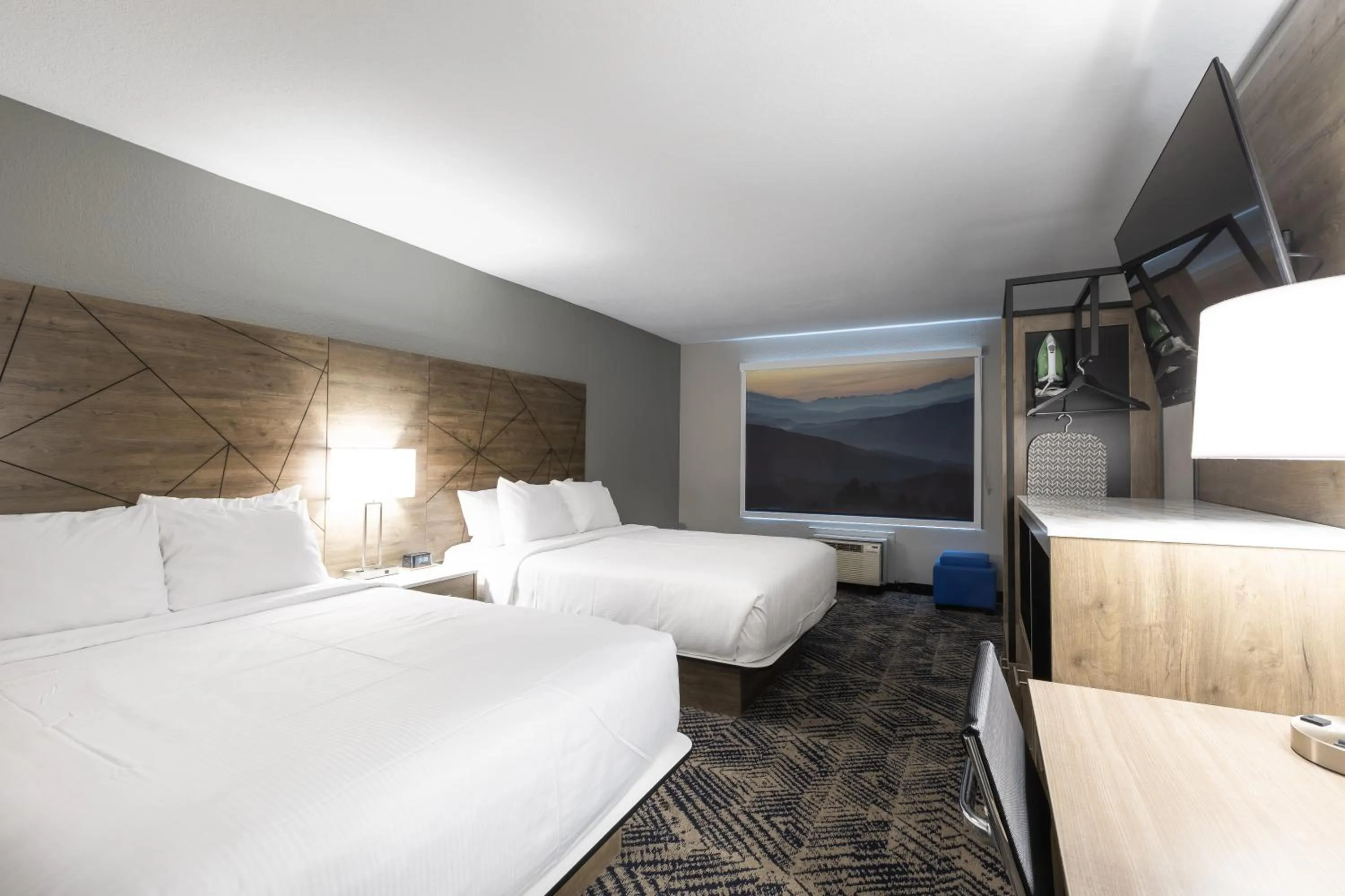 Queen Suite with Two Queen Beds - Non Smoking in Rodeway Inn & Suites near Outlet Mall - Asheville