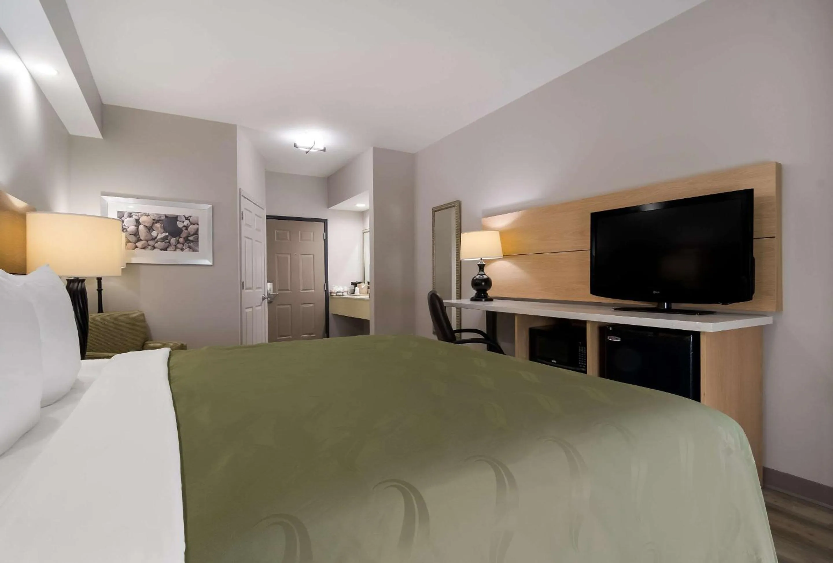 King Suite - Non-Smoking in Quality Inn Goldsboro