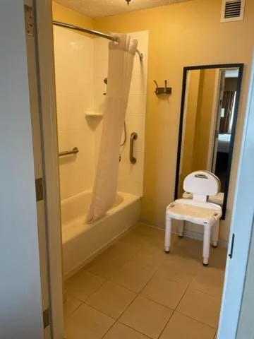 King Room - Wheelchair Accessible/Non-Smoking in Quality Inn & Suites Ogallala