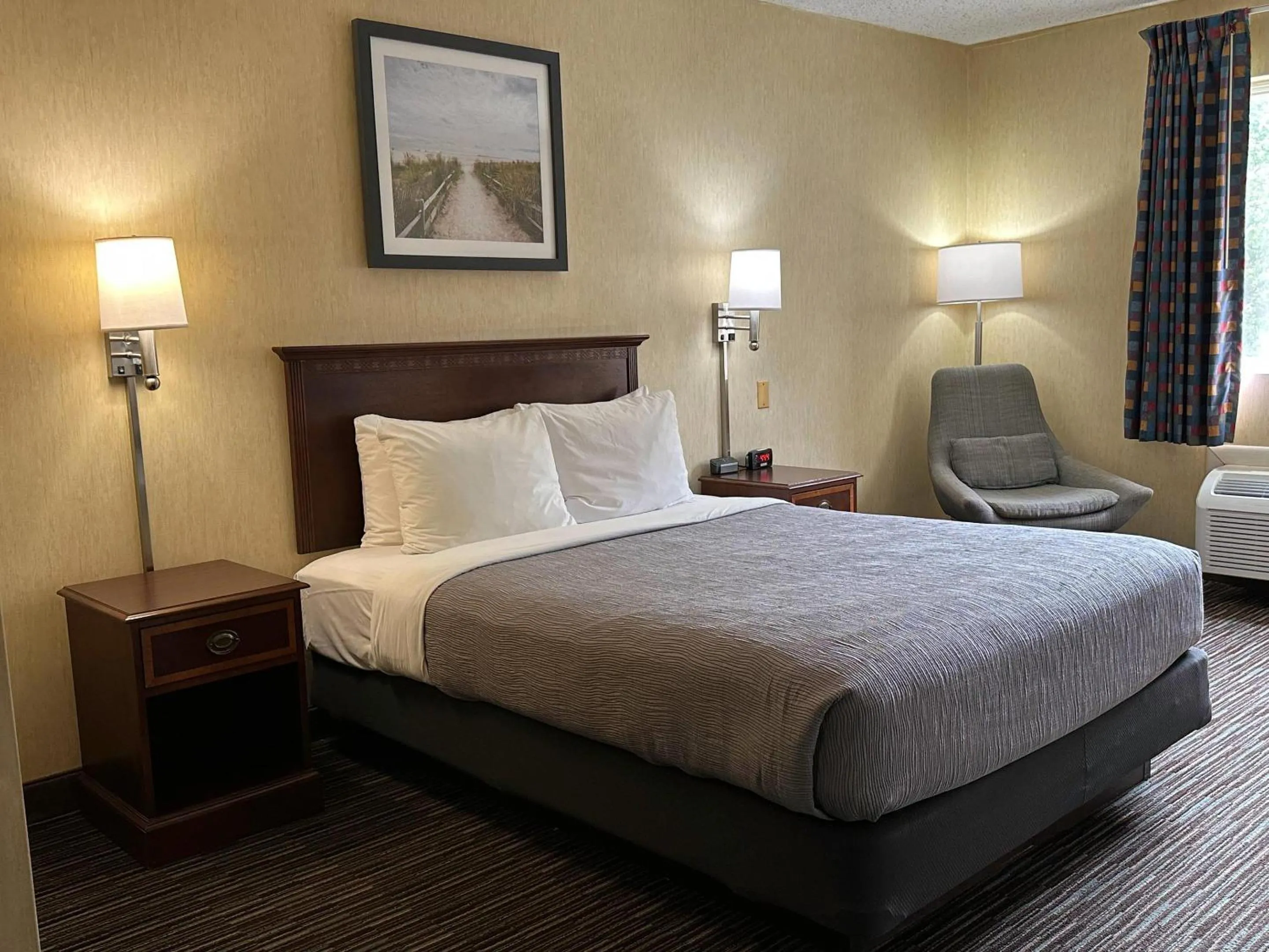 Queen Room - Non-Smoking in Quality Inn near Toms River Corporate Park