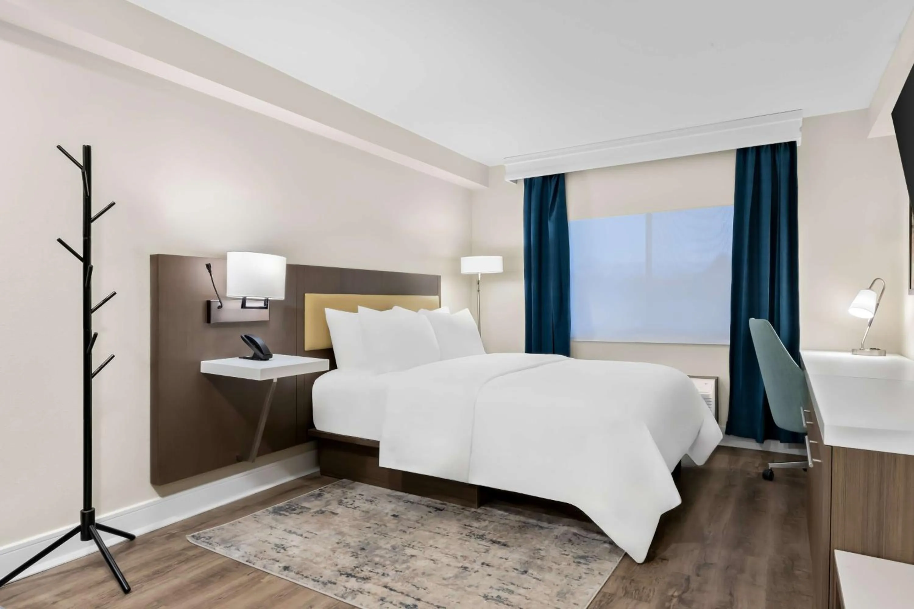 Studio Queen Suite with Kitchen and Walk-In Shower - Non-Smoking in Latitude Suites Tinton Falls Eatontown - BW Premier Collection