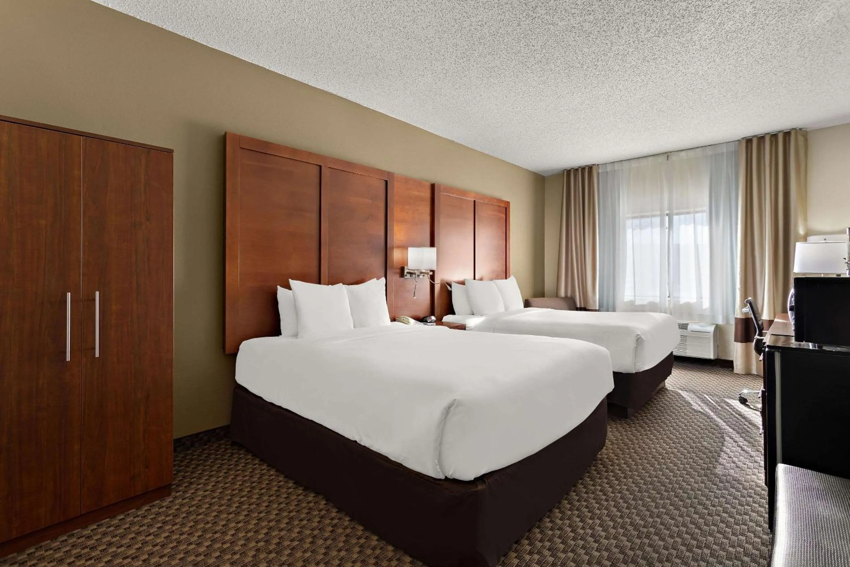 Promotional Queen Room with Two Queen Beds - Accessible/Non-Smoking in Comfort Suites University