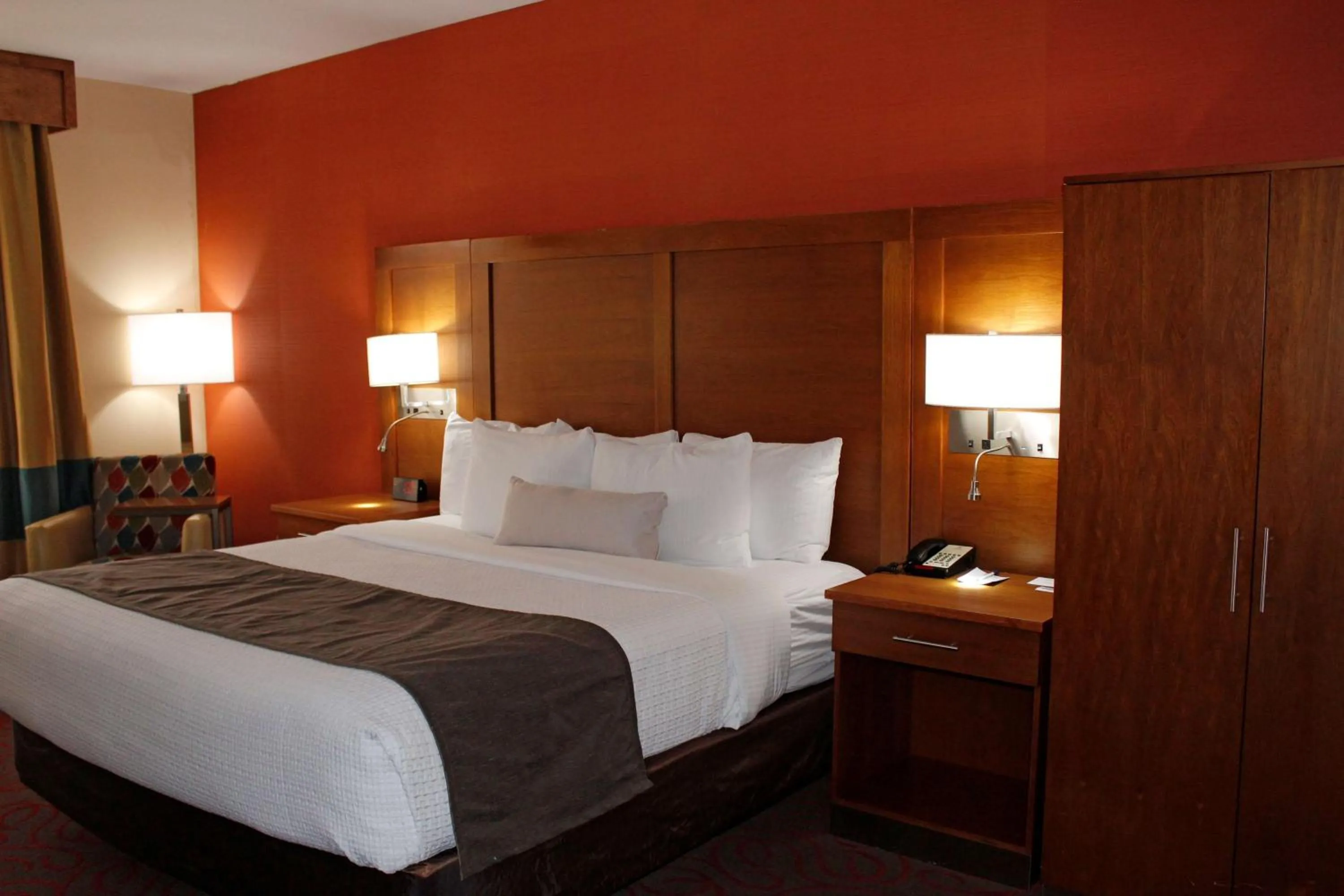 King Suite with Bath Tub and Sofa Bed - Disability Access/Non-Smoking in Best Western Cannon A.F.B.