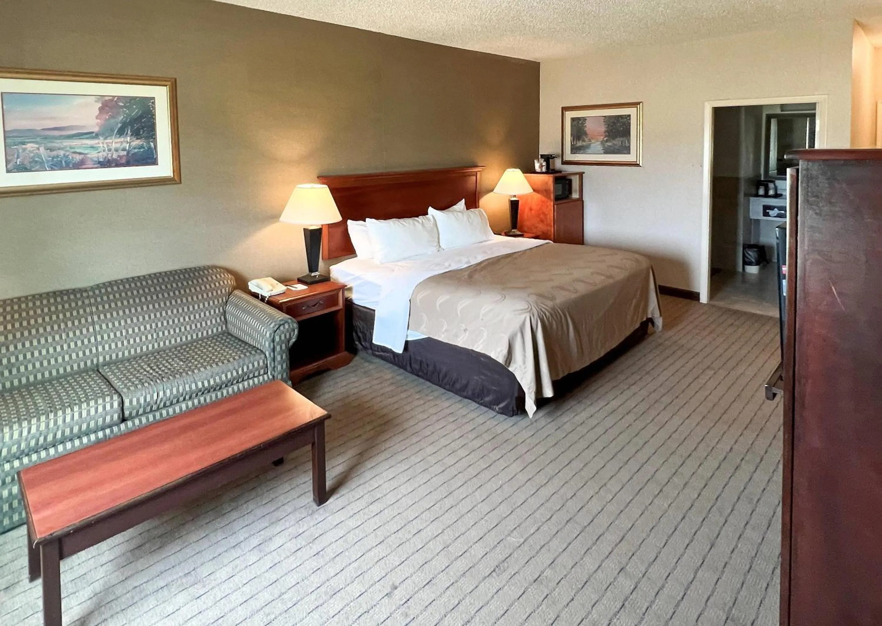King Room - Non-Smoking in Quality Inn & Suites Grants - I-40