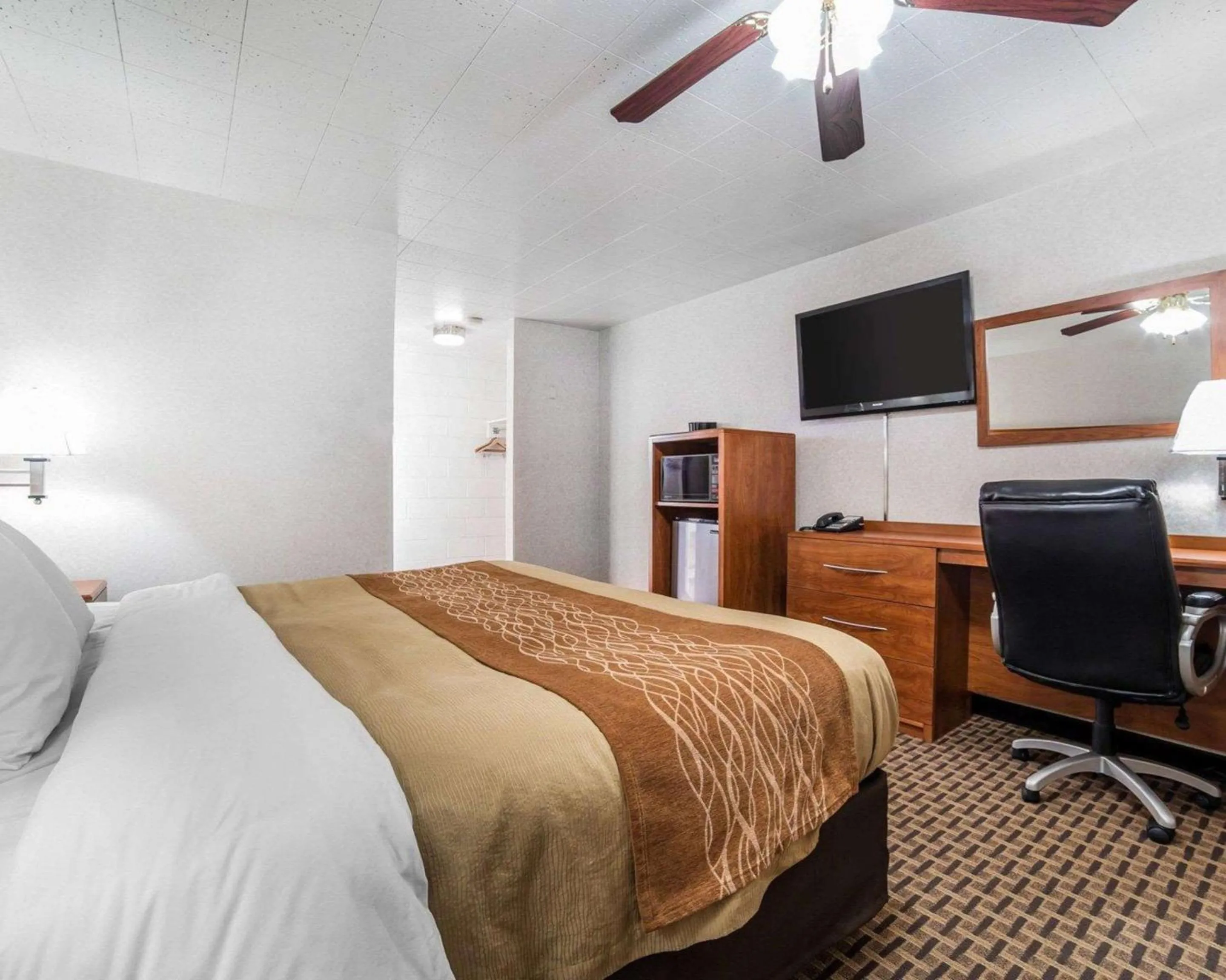 King Room - Non-Smoking in Rodeway Inn Elko Downtown Area