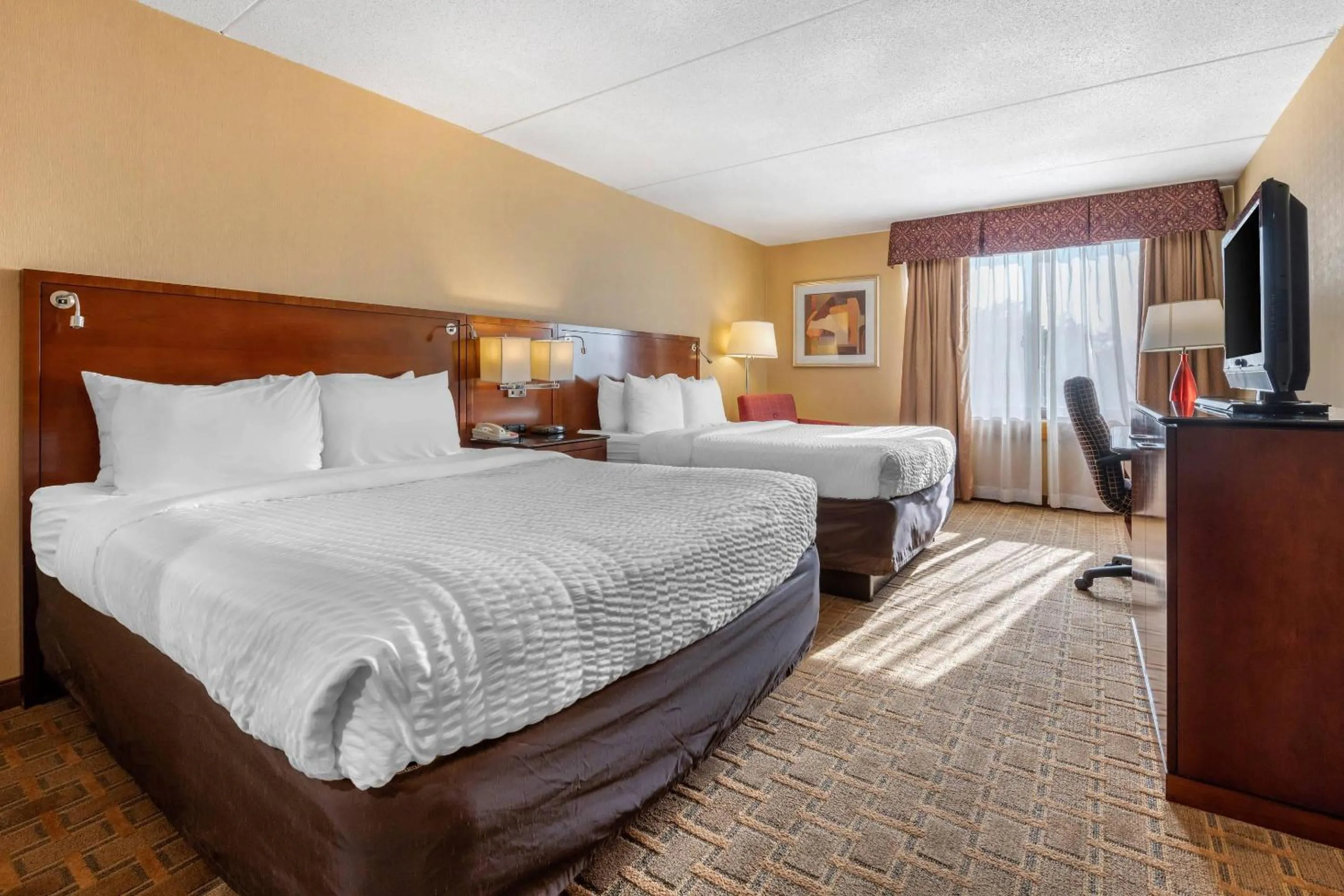 Queen Room with Two Queen Beds and Partial Lake View - Non-Smoking in Clarion Hotel Conference Center on Lake Erie