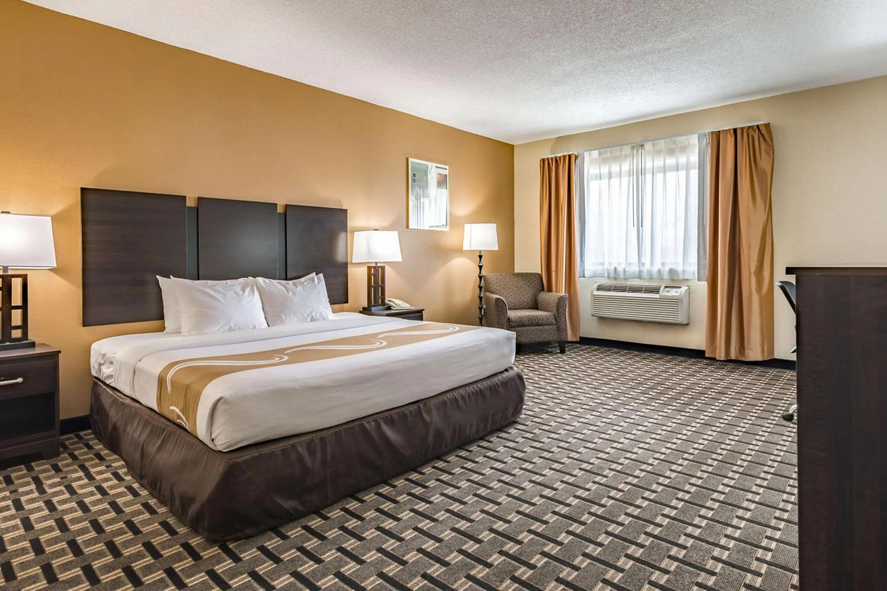 King Room - Non-Smoking in Quality Inn Schenectady - Albany
