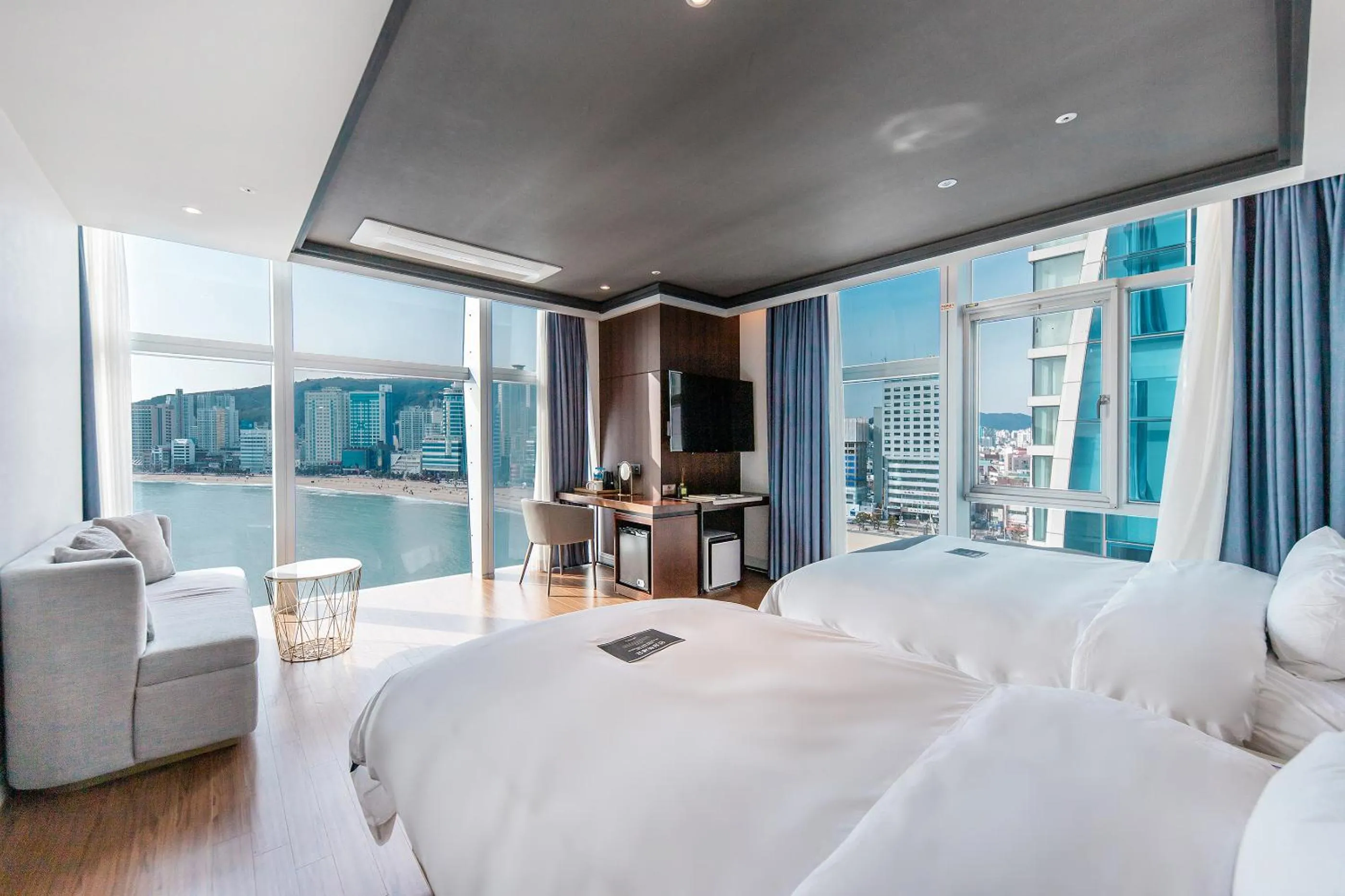 Spa Twin with Sea View in H Avenue Gwanganri Beach