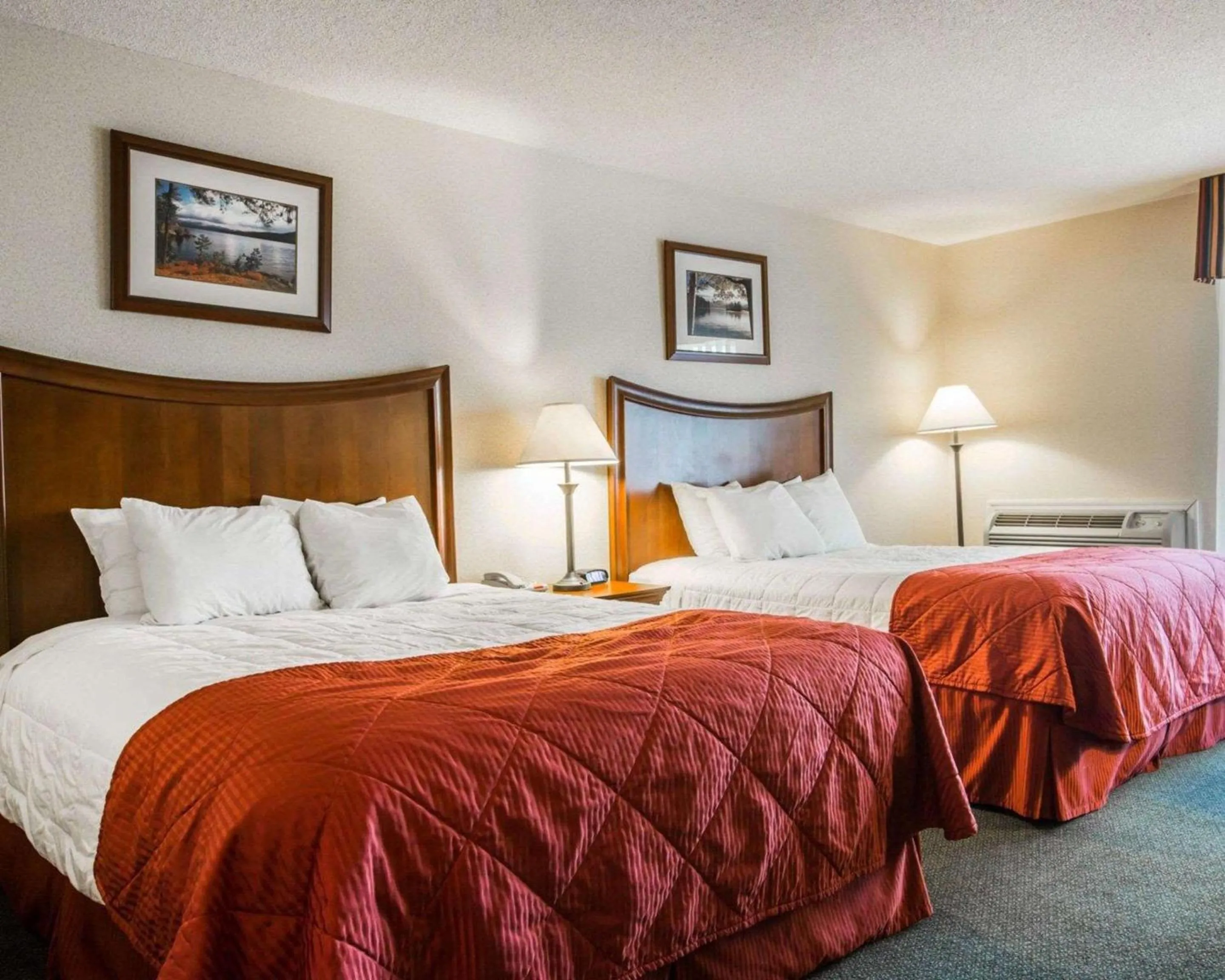Double Queen Room - Disability Access in Clarion Inn & Suites at the Outlets of Lake George