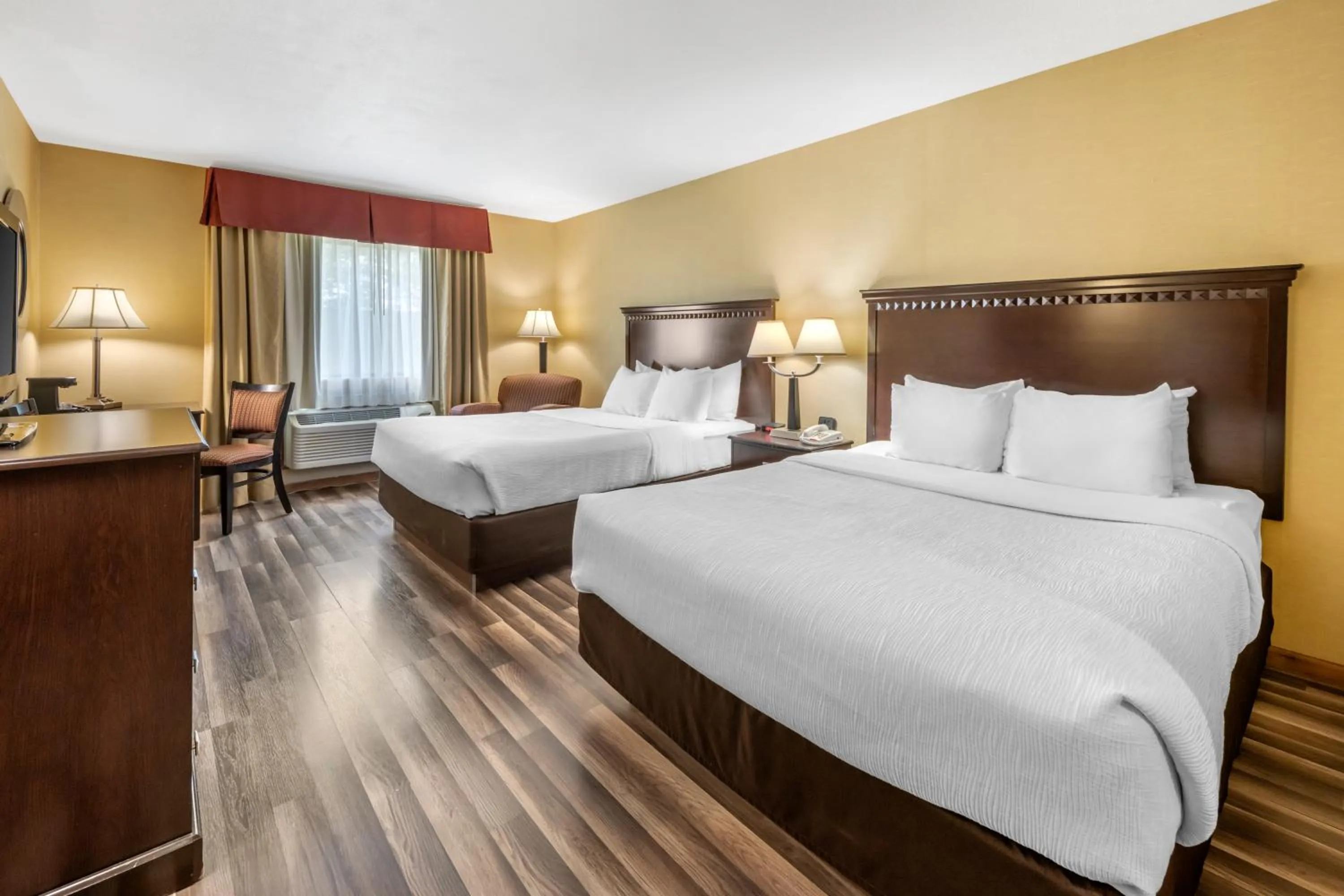 Queen Room with Two Queen Beds - Non-Smoking in Quality Inn Greenville North