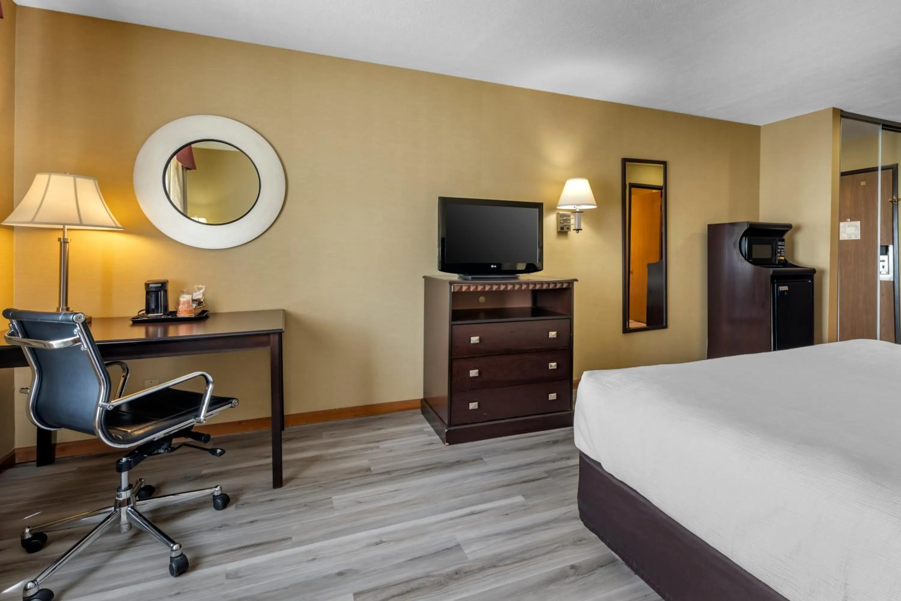 King Room - Non-Smoking in Quality Inn Greenville North