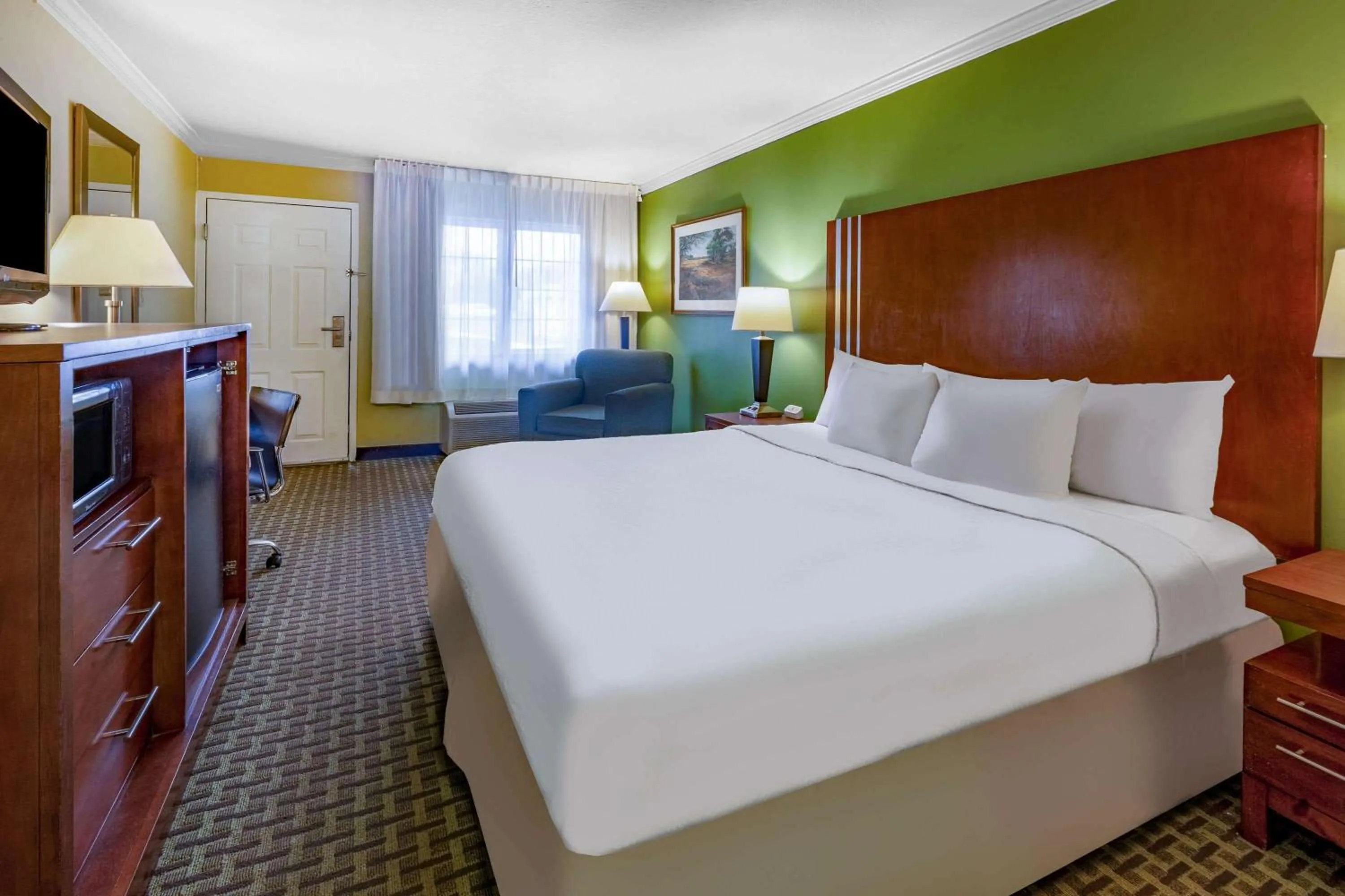 King Room - Non-Smoking in Days Inn by Wyndham Austintown