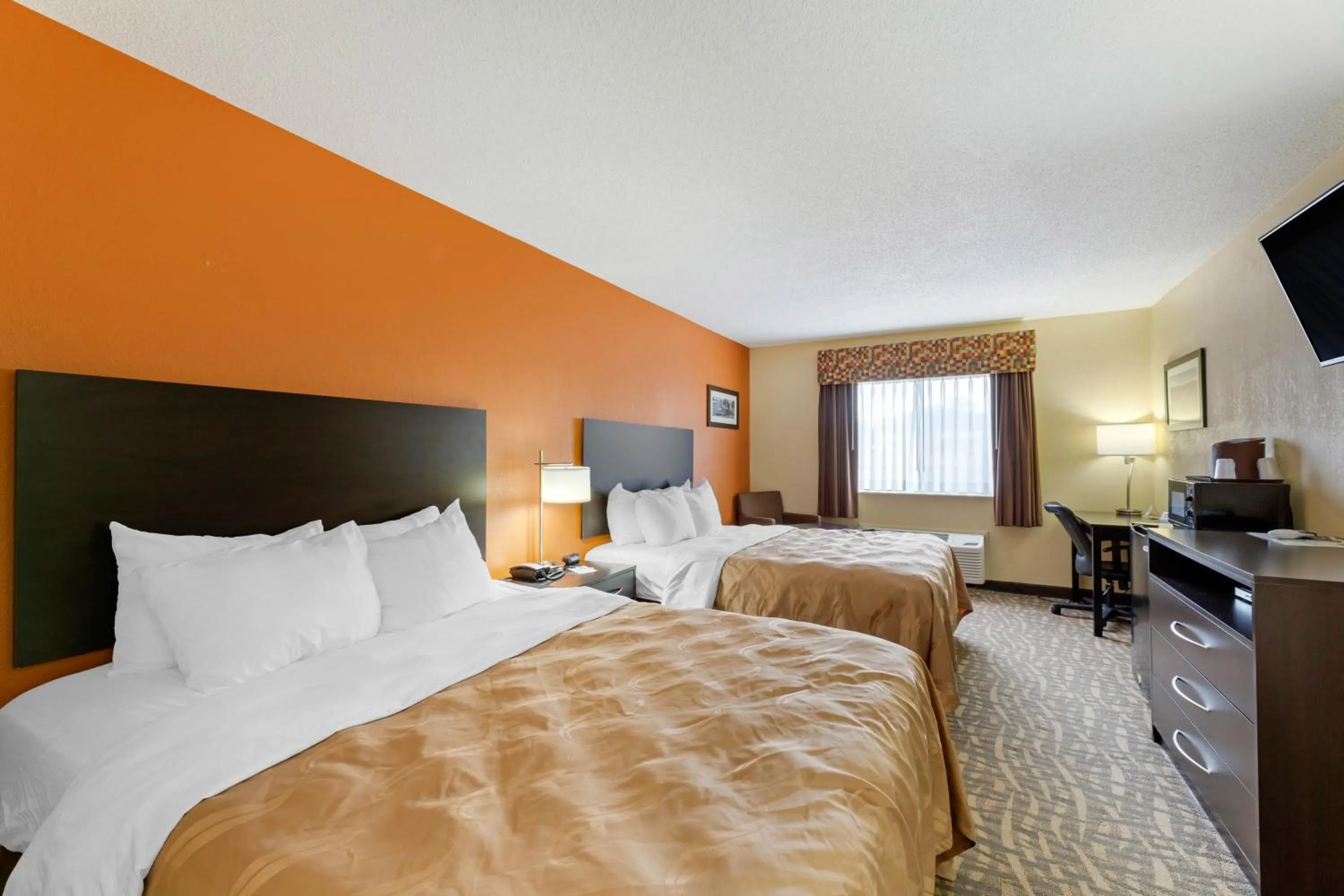 Quadruple Room with Two Queen Beds - Smoking/Upper floor in Quality Inn Wooster