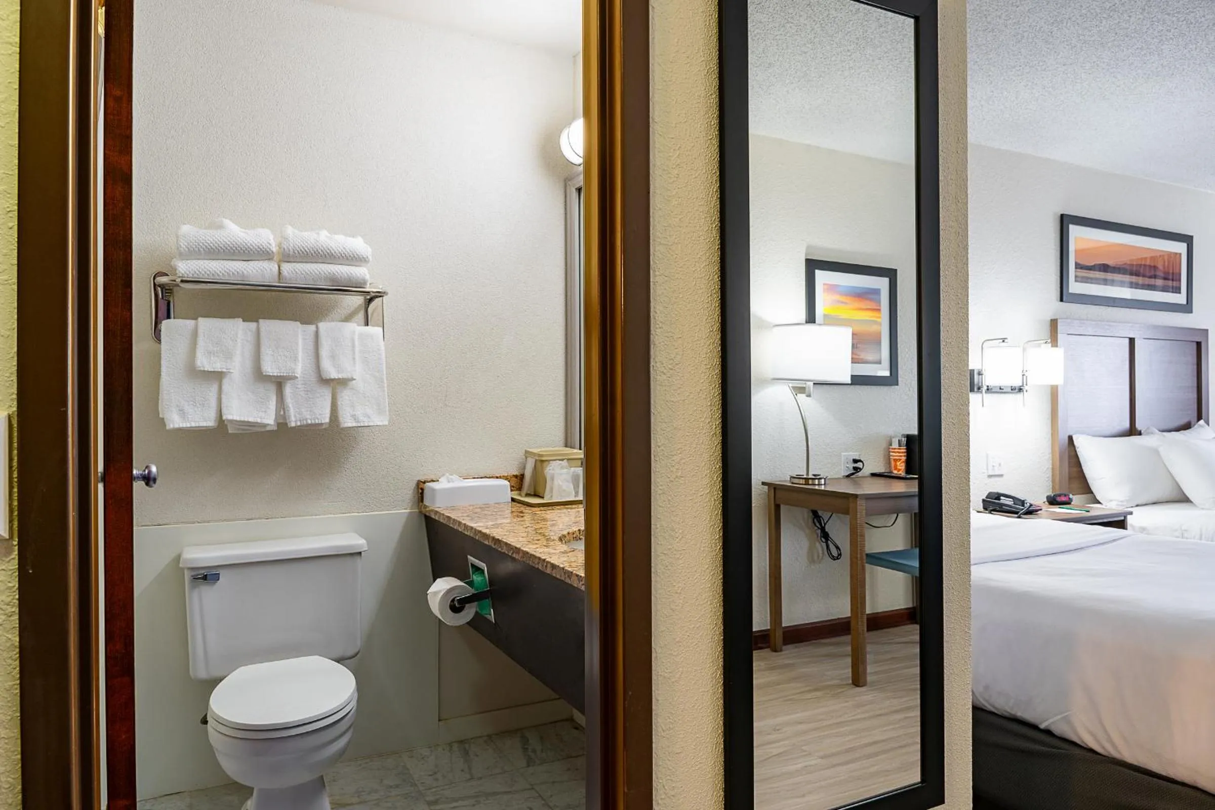 Standard Double Room with Two Double Beds in Quality Inn Milan-Sandusky