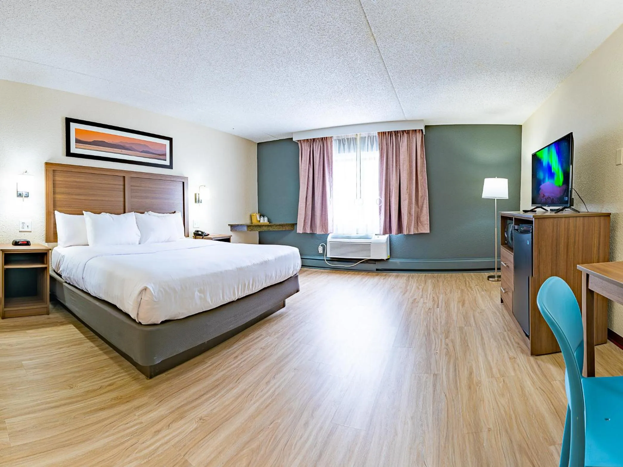 King Room with Roll-In Shower - Accessible/Non-Smoking in Quality Inn Milan-Sandusky
