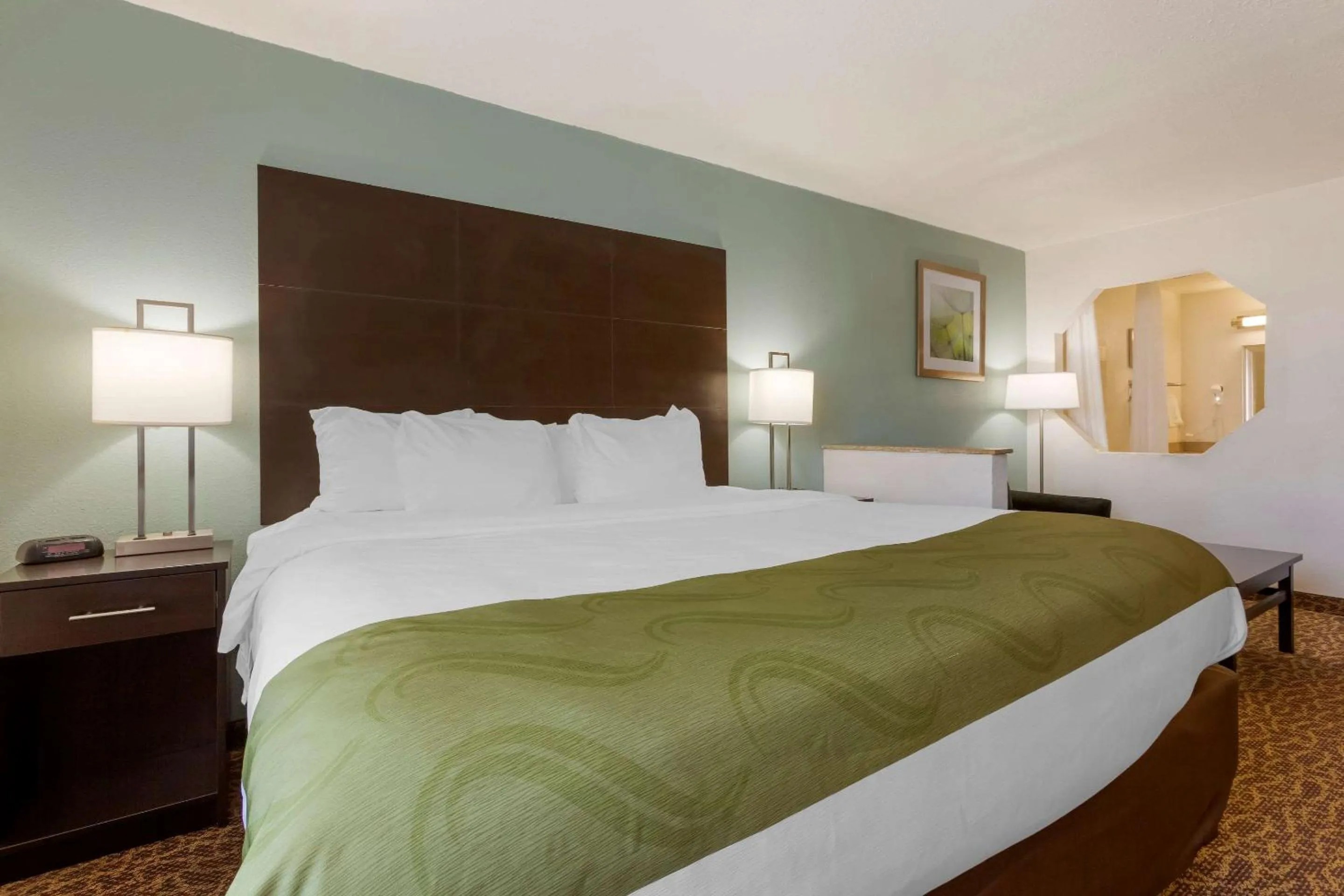 Queen Room with Two Queen Beds - Non Smoking in Quality Inn Alexis Rd