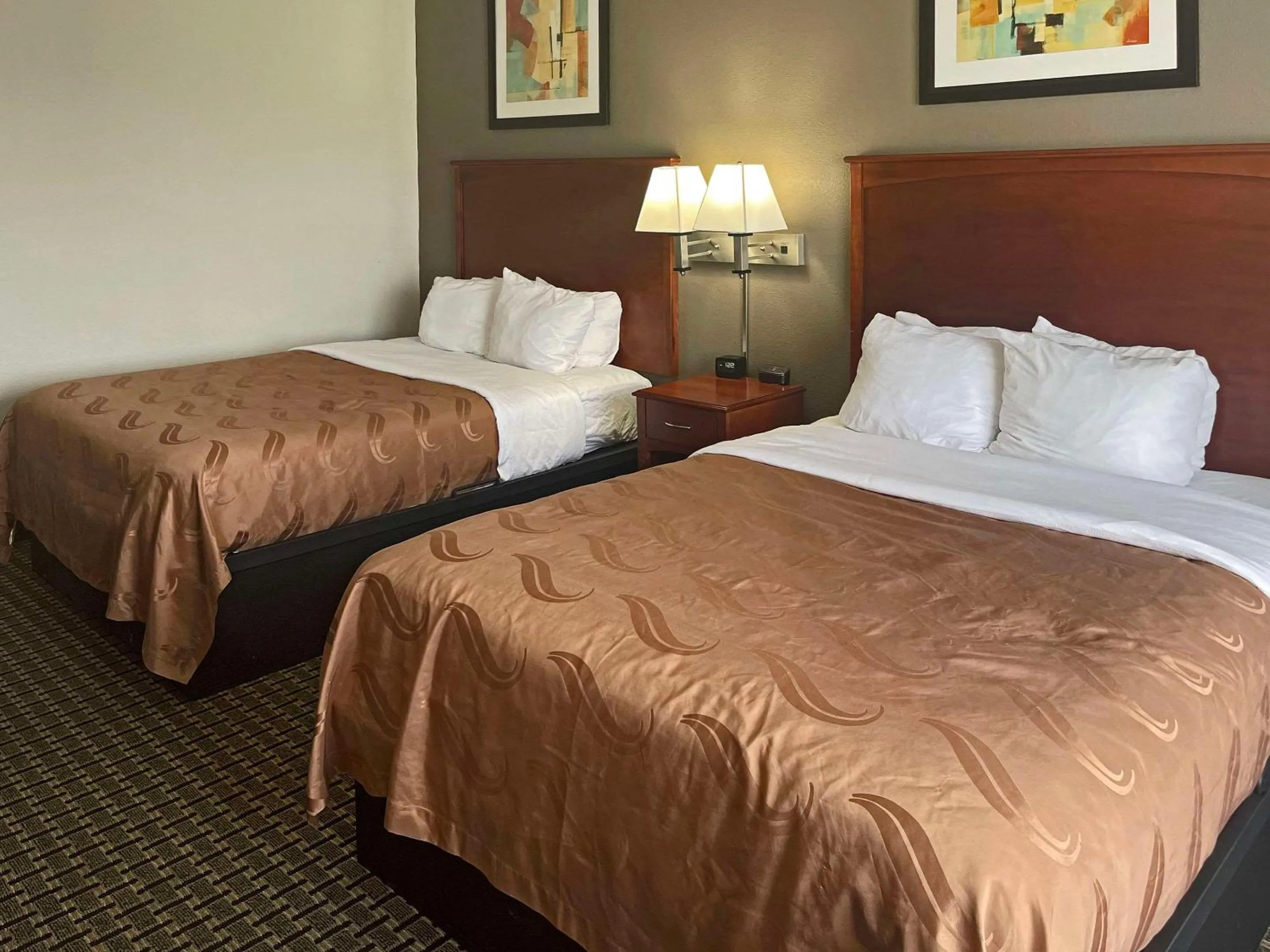 Queen Room - Non-Smoking in Quality Inn & Suites Cincinnati Sharonville