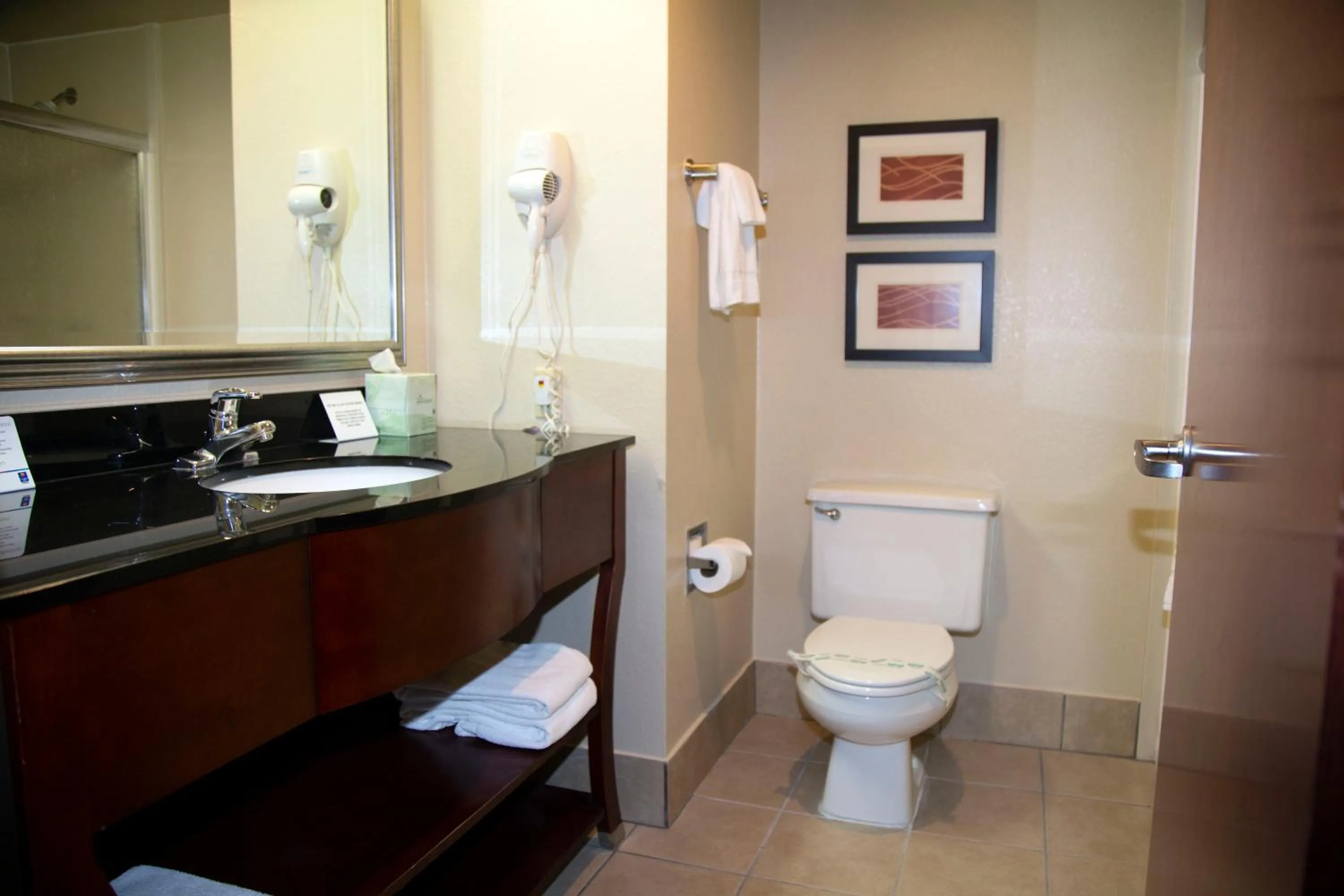 Queen Room with Two Queen Beds - Non-Smoking in Ardmore Inn & Suites Ardmore