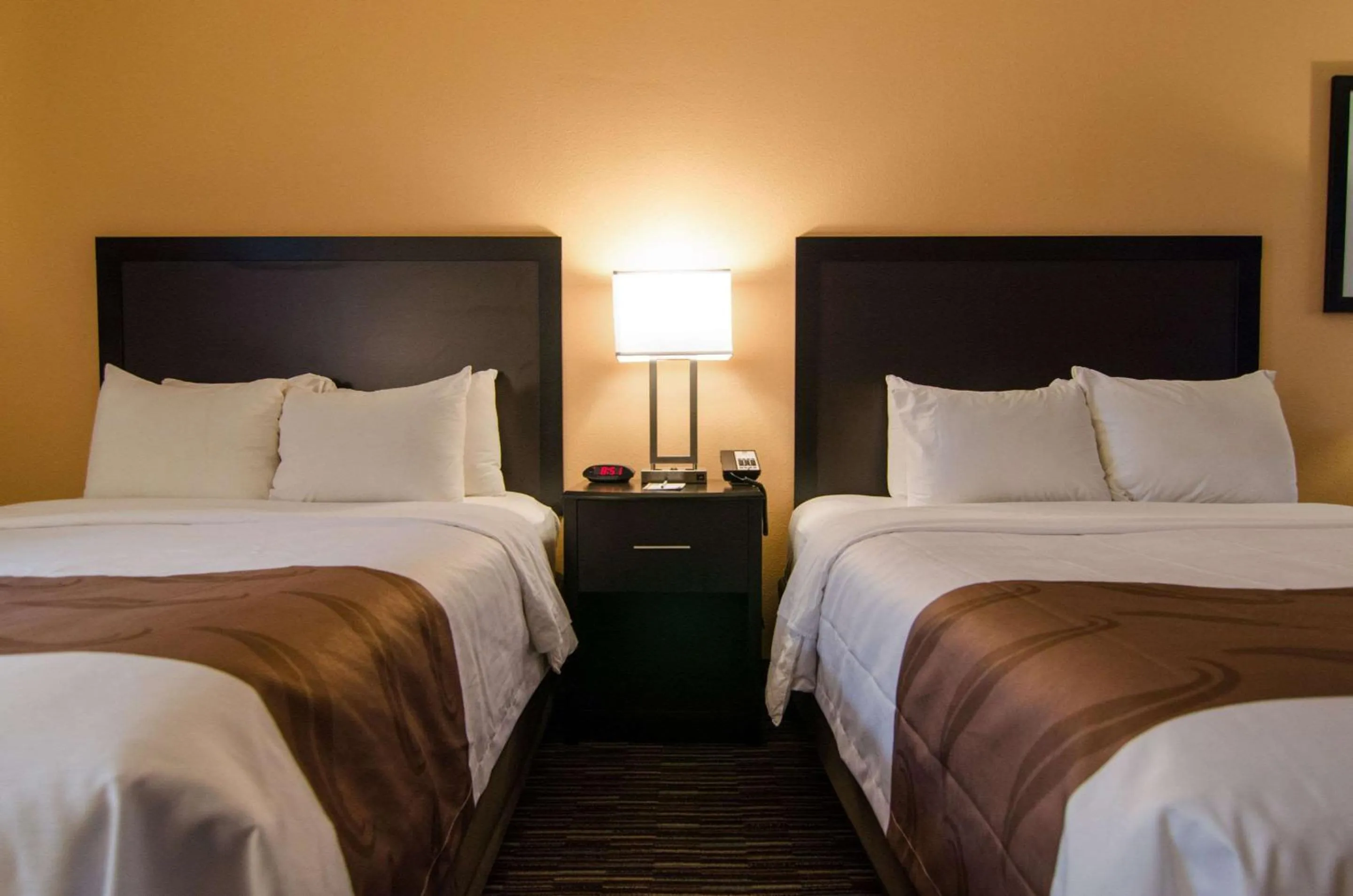 Double Queen Room (Cottage, 2nd Level) in Cottage Grove Inn