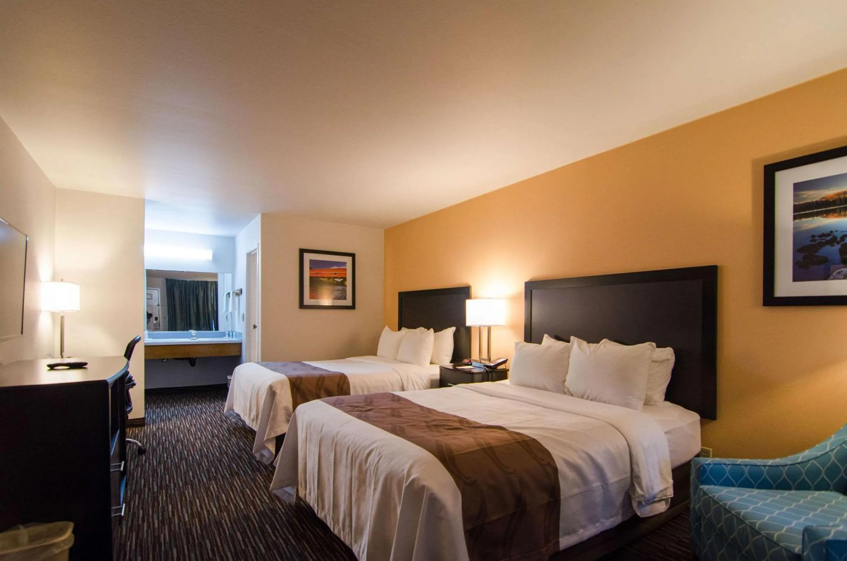 Double Queen Room (Cottage) in Cottage Grove Inn