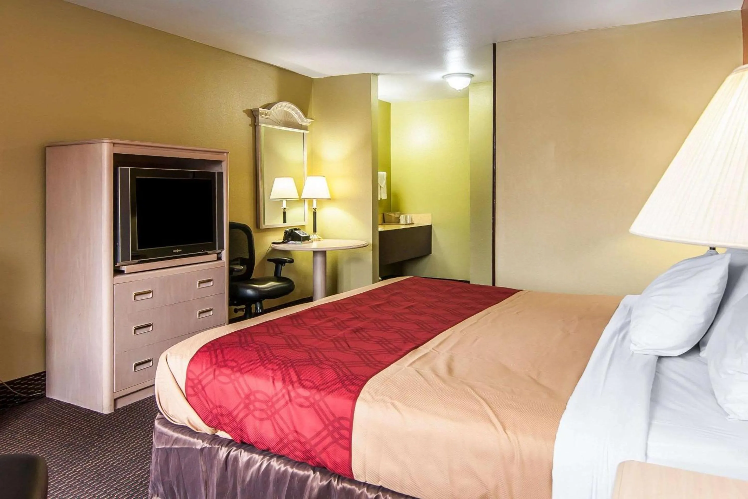 King Room - Non-Smoking in Rodeway Inn Willamette River