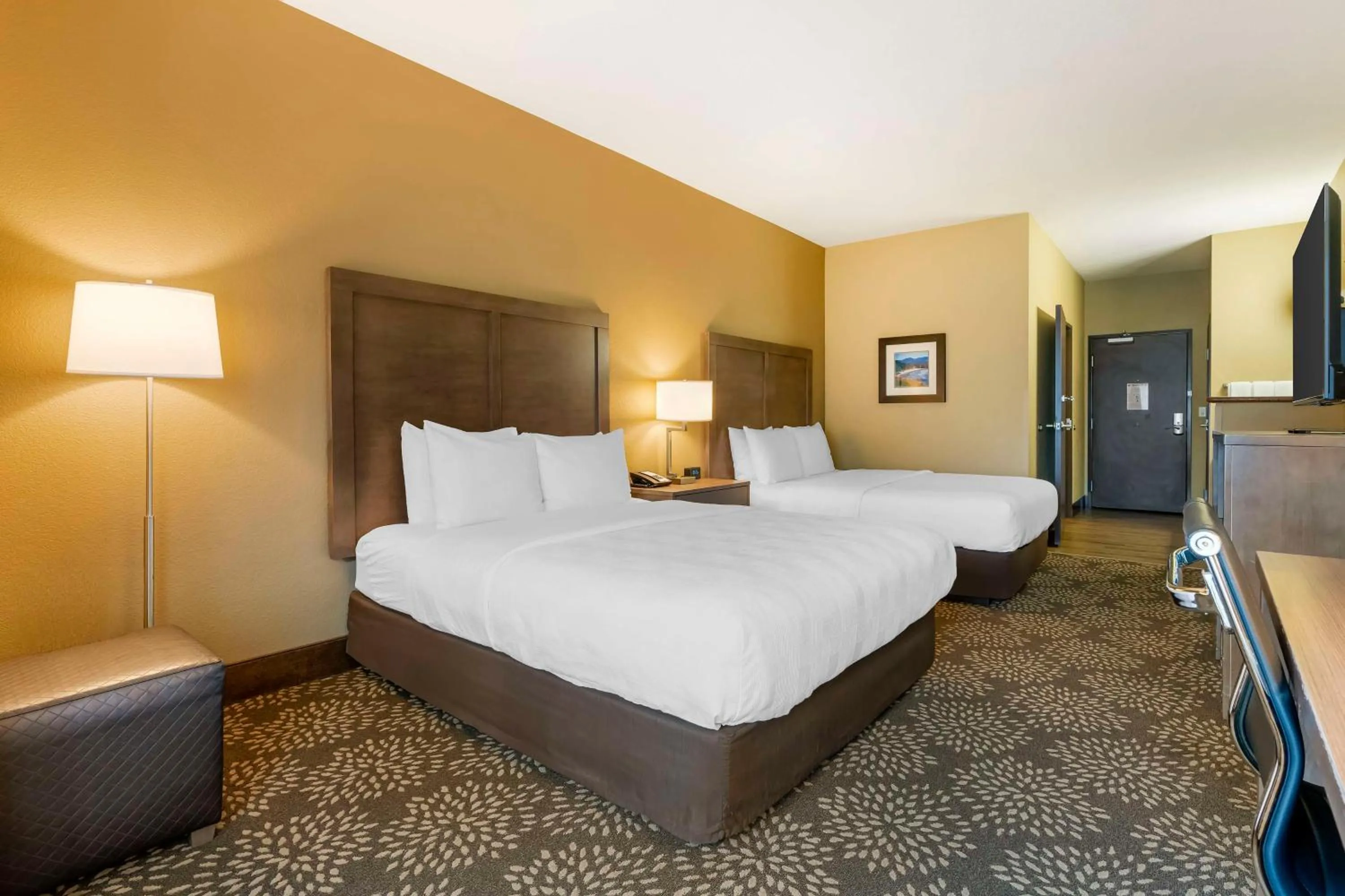 Queen Room with Two Queen Beds and Roll-In Shower - Disability Access/Non-Smoking in Best Western Columbia River Waterfront Hotel Astoria