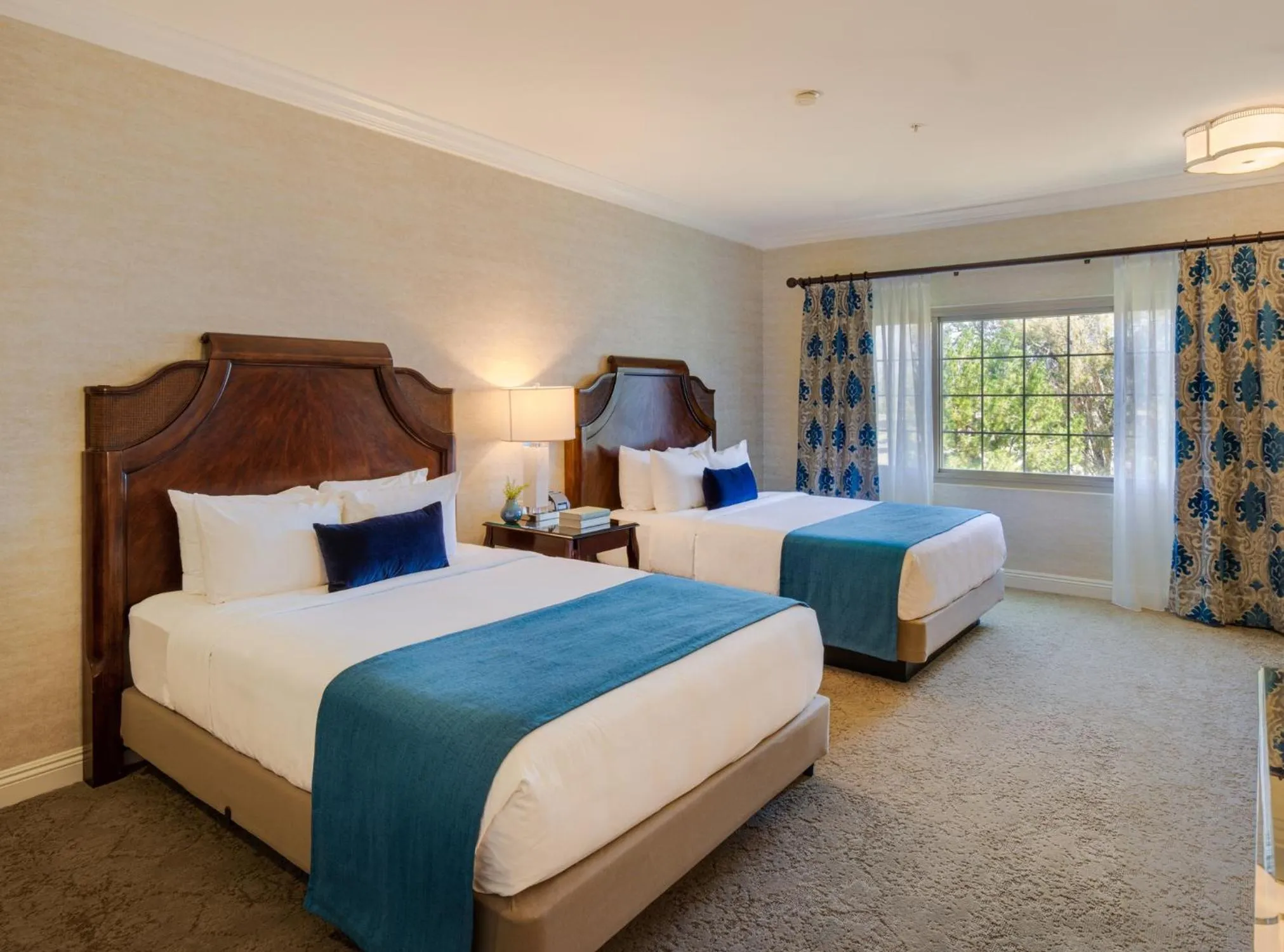 Queen Studio Suite in Ayres Suites Diamond Bar