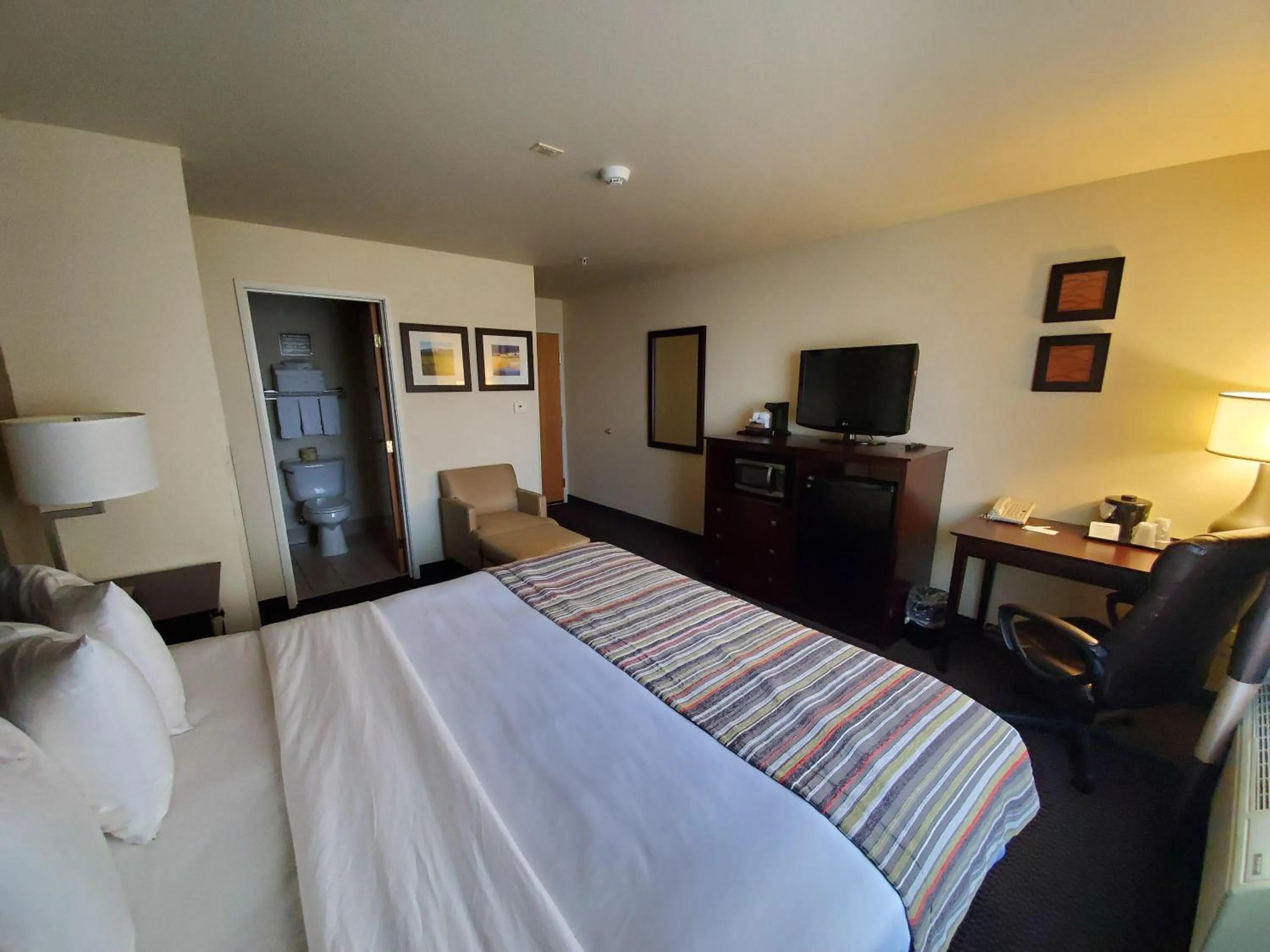 King Room - Non-Smoking in Country Inn & Suites by Radisson, Bend, OR