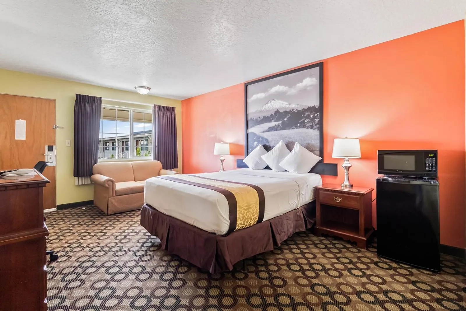 Queen Room - Mobility Access/Non-Smoking in Super 8 by Wyndham Ontario