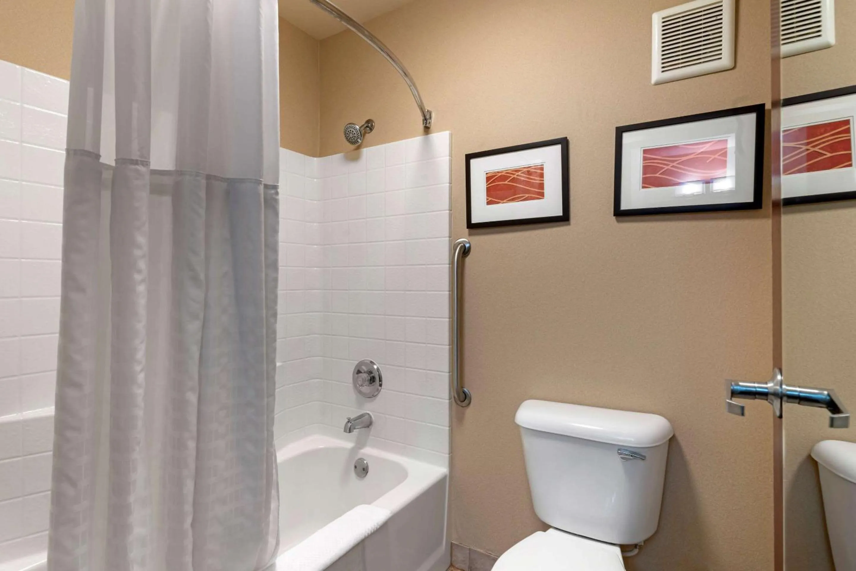 King Room - Accessible/Non-Smoking in Comfort Inn & Suites Salem Northeast