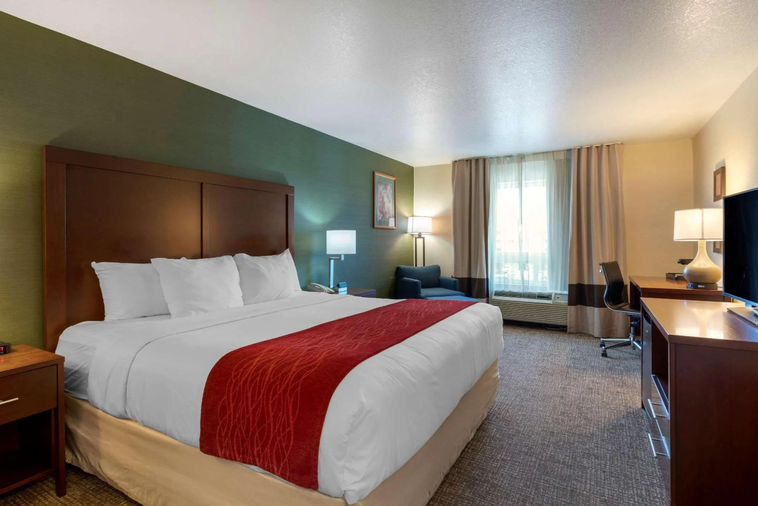 King Room - Non-Smoking in Comfort Inn & Suites Salem Northeast