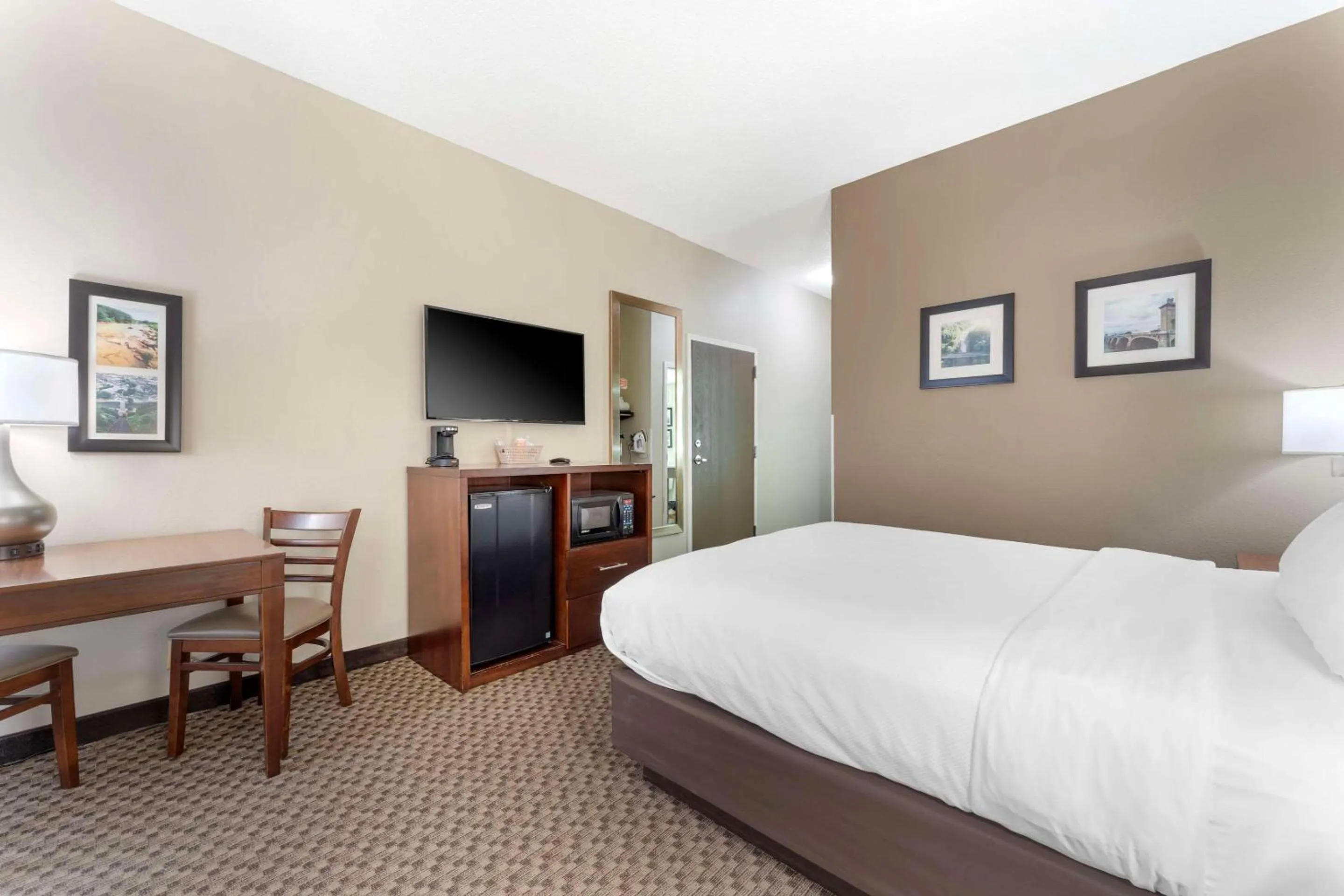 Queen Room - Accessible/Non-Smoking in Comfort Inn & Suites