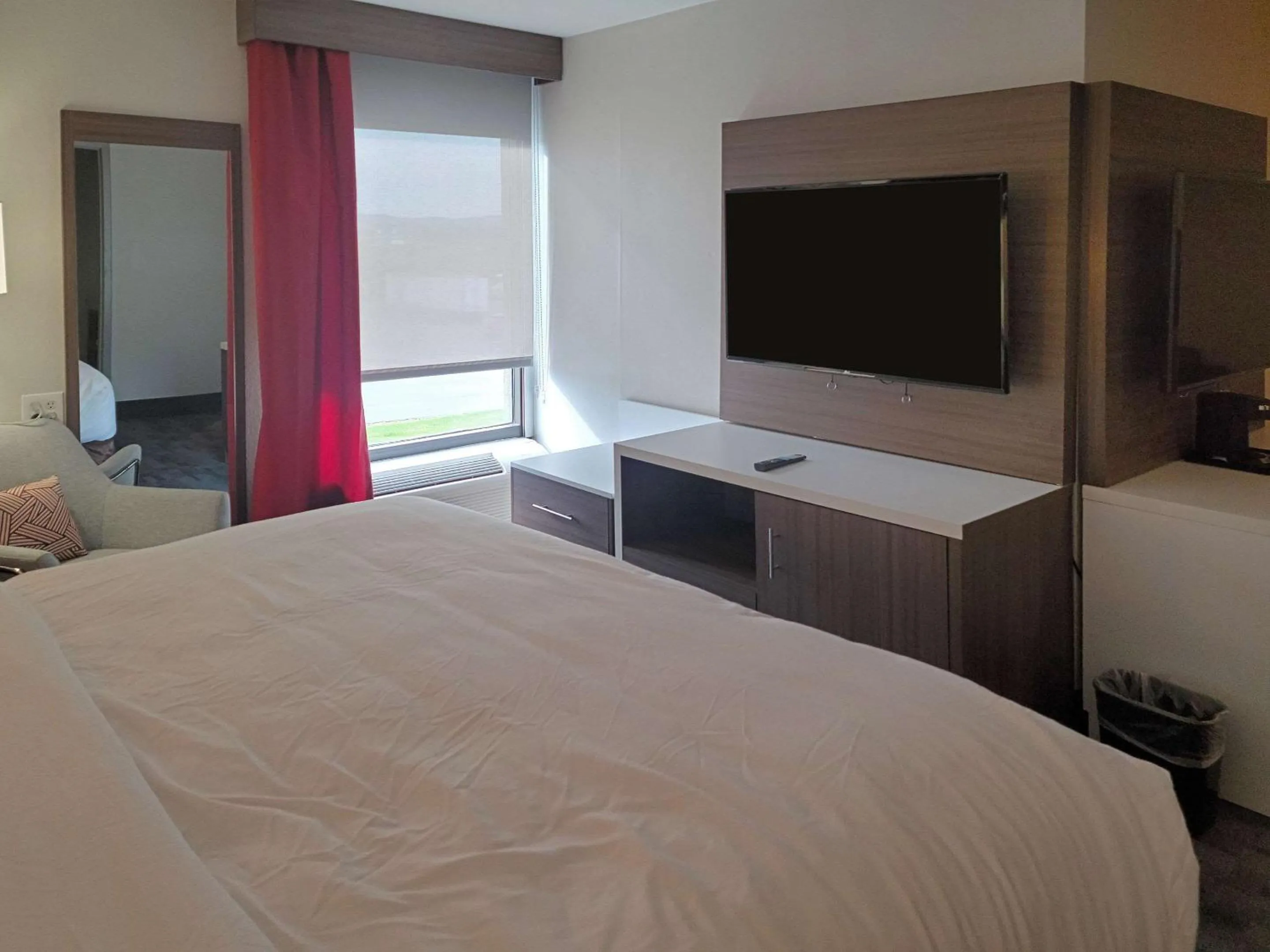 King Suite - Non Smoking in Comfort Inn & Suites Wyomissing-Reading