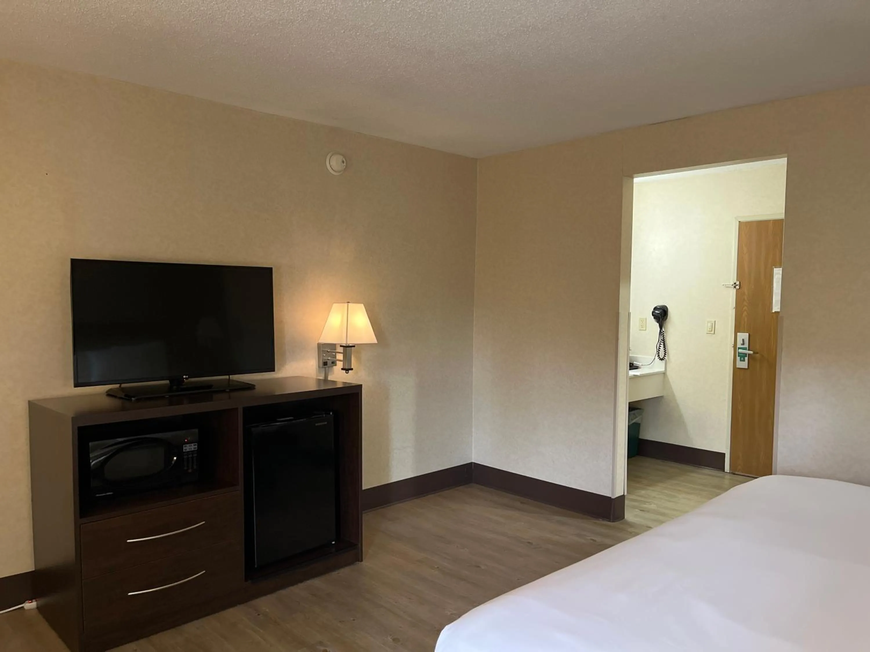 King Room - Non-Smoking in Quality Inn Wilkes-Barre near Arena